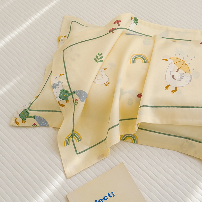 91家纺网 家纺一手货源 找家纺 良佐生活 2026新款60支天丝卡通枕套 彩虹小鸭