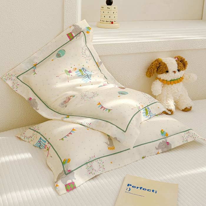 91家纺网 家纺一手货源 找家纺 良佐生活 2026新款60支天丝卡通枕套 开心马戏团