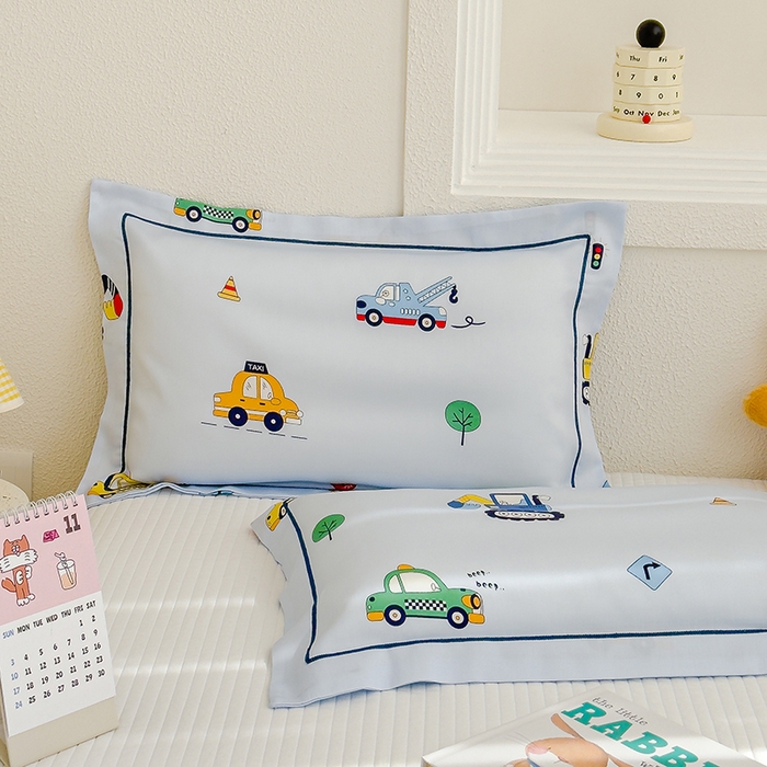 91家纺网 家纺一手货源 找家纺 良佐生活 2026新款60支天丝卡通枕套 汽车小镇