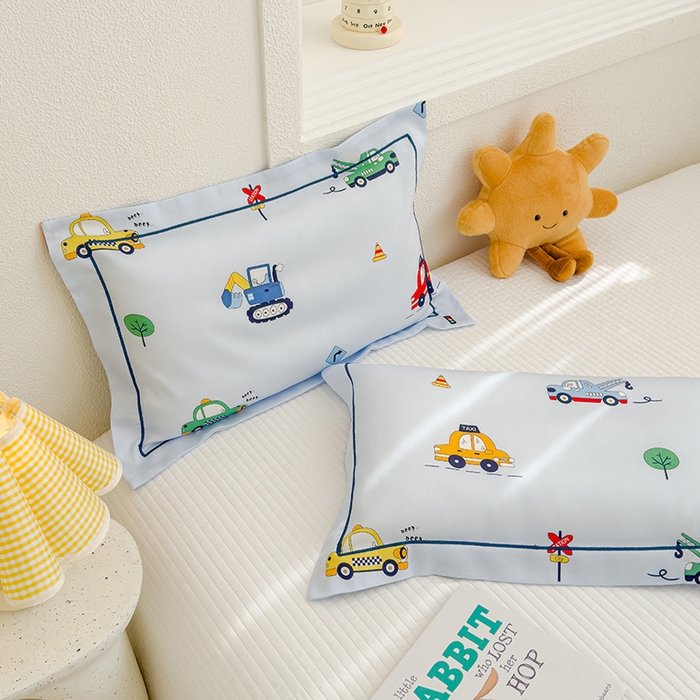 91家纺网 家纺一手货源 找家纺 良佐生活 2026新款60支天丝卡通枕套 汽车小镇