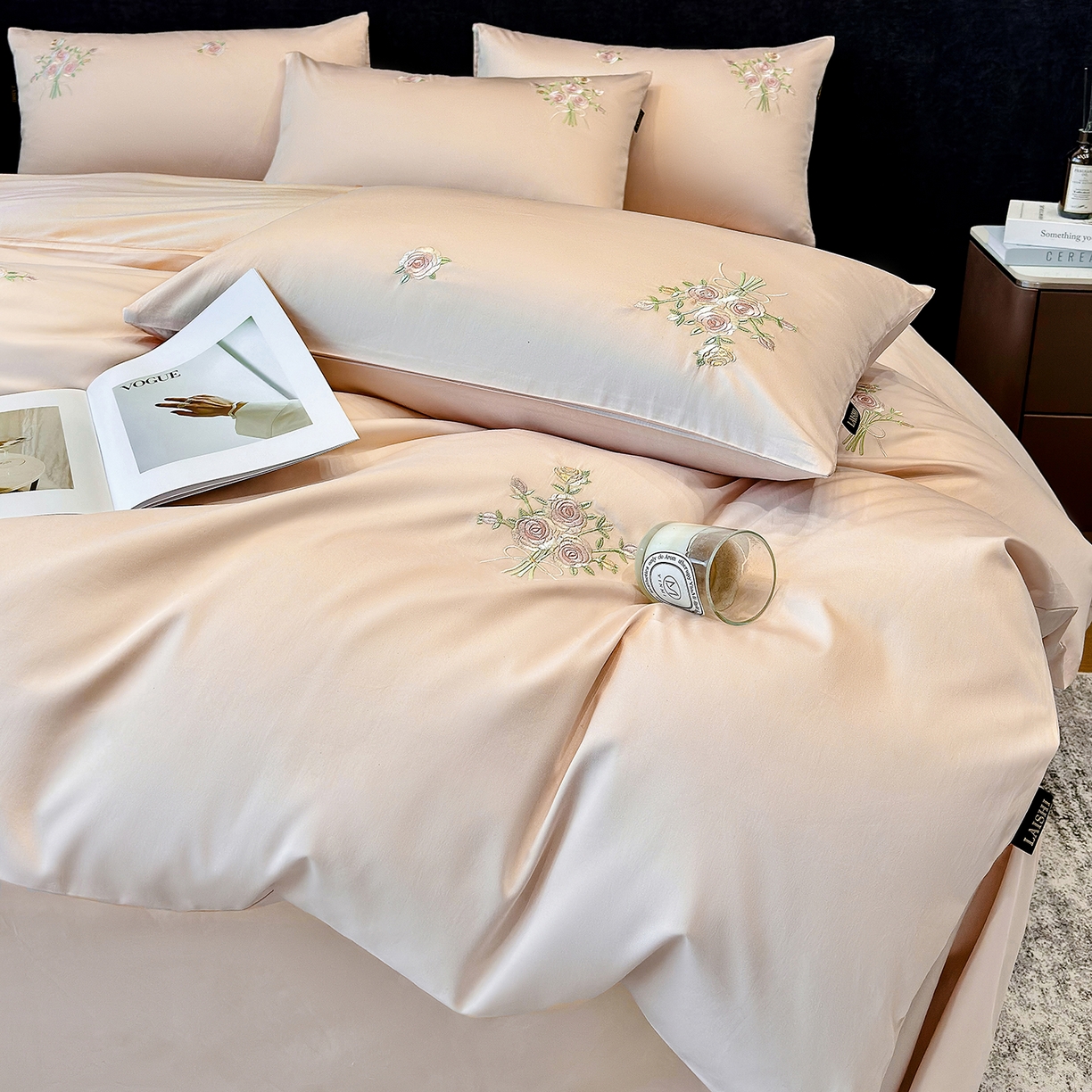 91家纺网 家纺一手货源 找家纺 （总）莱势 2026新品100支纯棉全棉50x50s贡缎长绒棉刺绣绣花四件套高端礼盒-花影