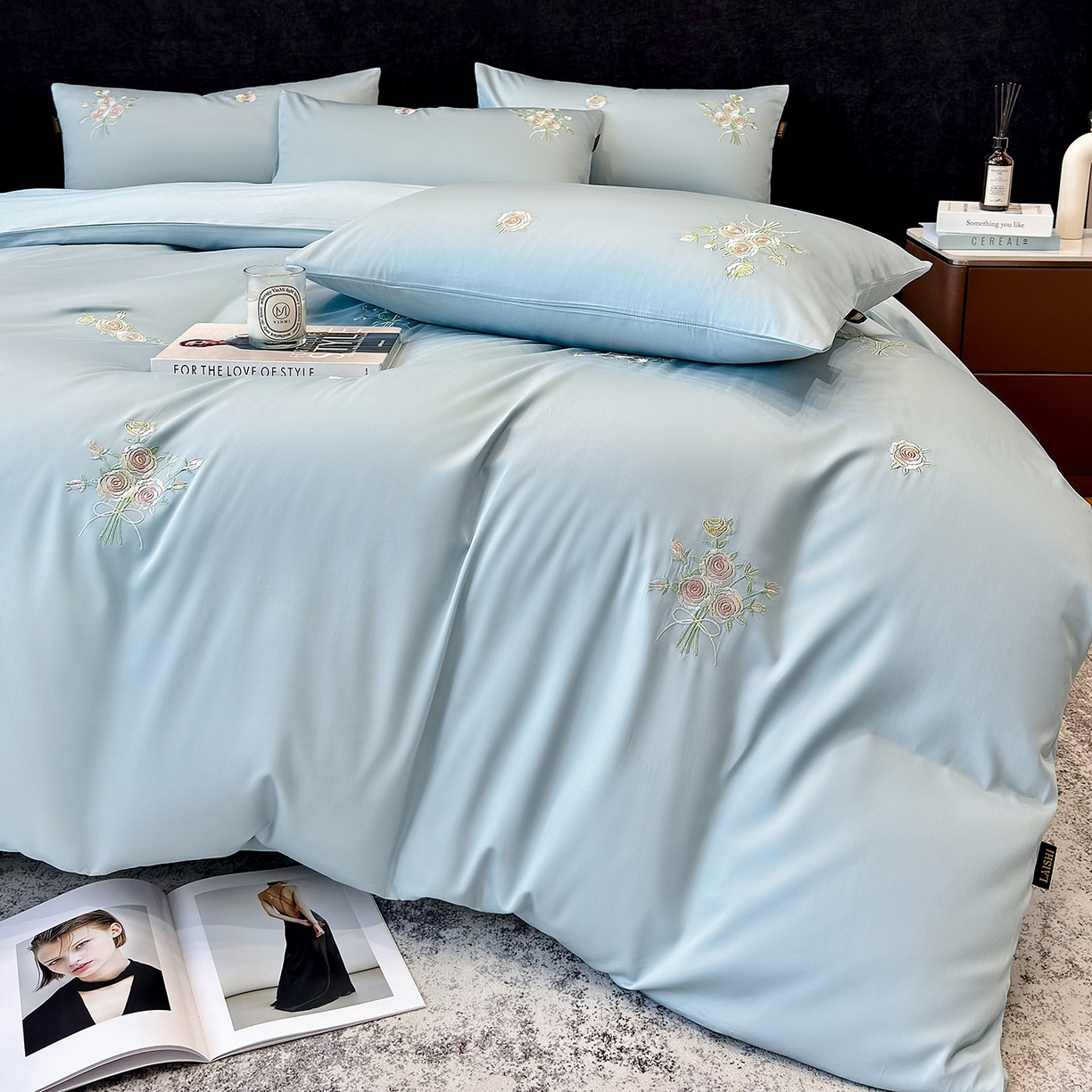 91家纺网 家纺一手货源 找家纺 莱势 2026新品100支纯棉全棉50x50s贡缎长绒棉刺绣绣花四件套高端礼盒-花影 花影-天空蓝