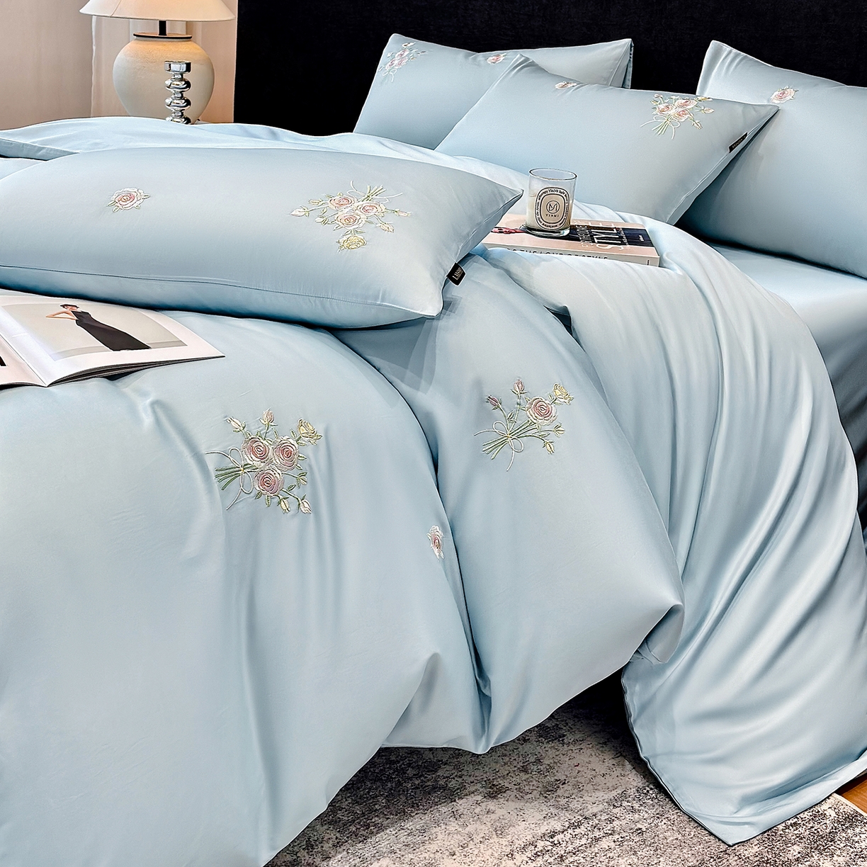 91家纺网 家纺一手货源 找家纺 莱势 2026新品100支纯棉全棉50x50s贡缎长绒棉刺绣绣花四件套高端礼盒-花影 花影-天空蓝