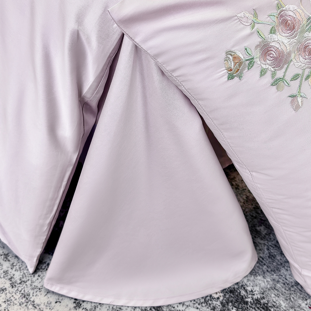 91家纺网 家纺一手货源 找家纺 莱势 2026新品100支纯棉全棉50x50s贡缎长绒棉刺绣绣花四件套高端礼盒-花影 花影-香芋紫