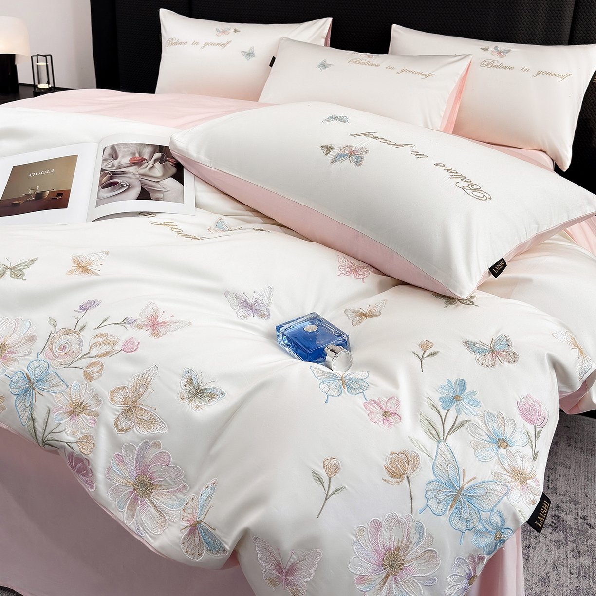 91家纺网 家纺一手货源 找家纺 （总）莱势 2026新品100支纯棉全棉50x50s贡缎长绒棉刺绣绣花四件套高端礼盒-蝴蝶泉边