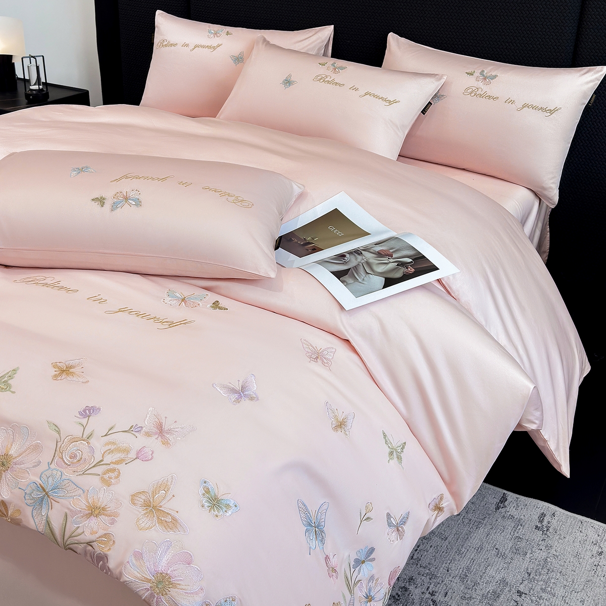 91家纺网 家纺一手货源 找家纺 莱势 2026新品100支纯棉全棉50x50s贡缎长绒棉刺绣绣花四件套高端礼盒-蝴蝶泉边 蝴蝶泉边-轻奢粉