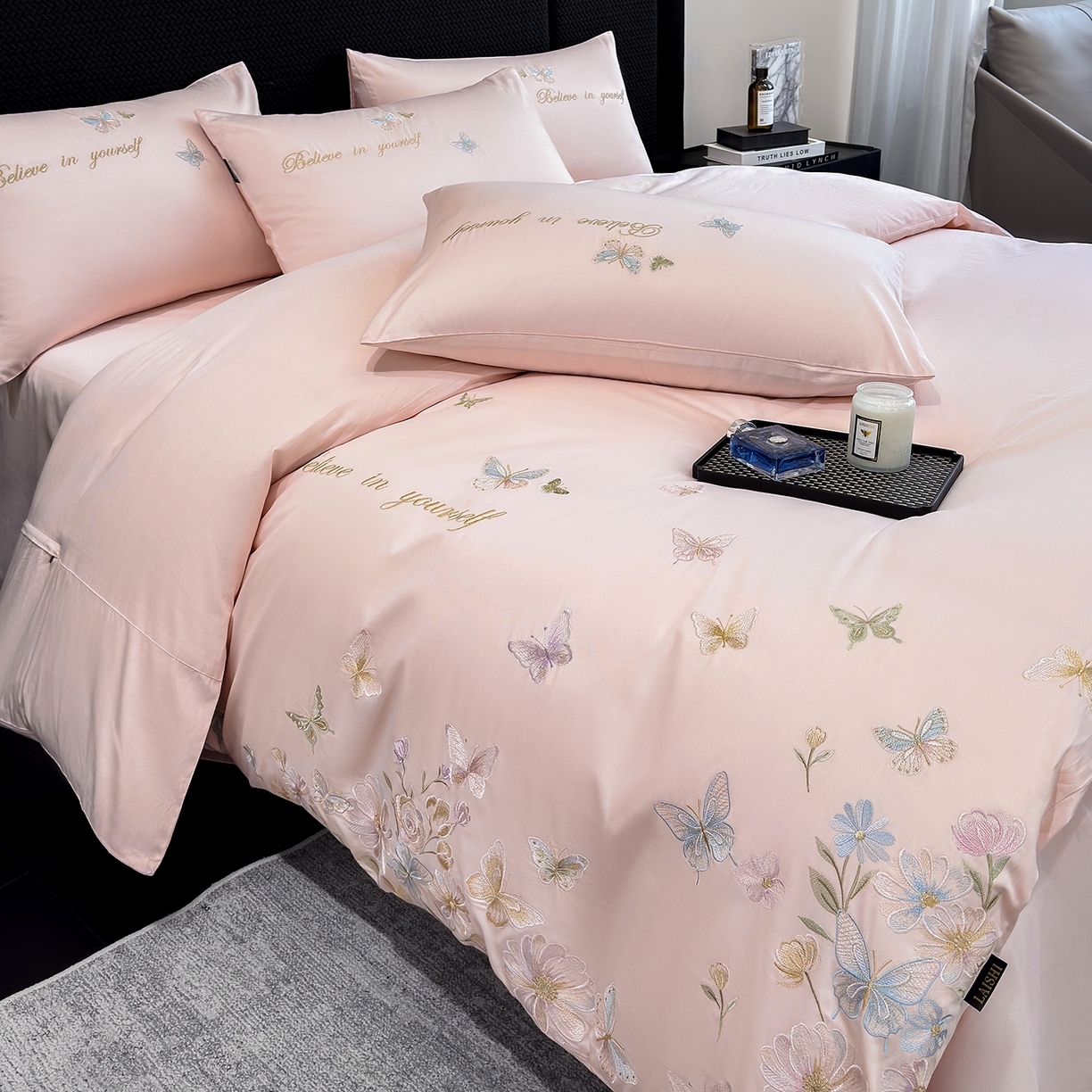 91家纺网 家纺一手货源 找家纺 莱势 2026新品100支纯棉全棉50x50s贡缎长绒棉刺绣绣花四件套高端礼盒-蝴蝶泉边 蝴蝶泉边-轻奢粉