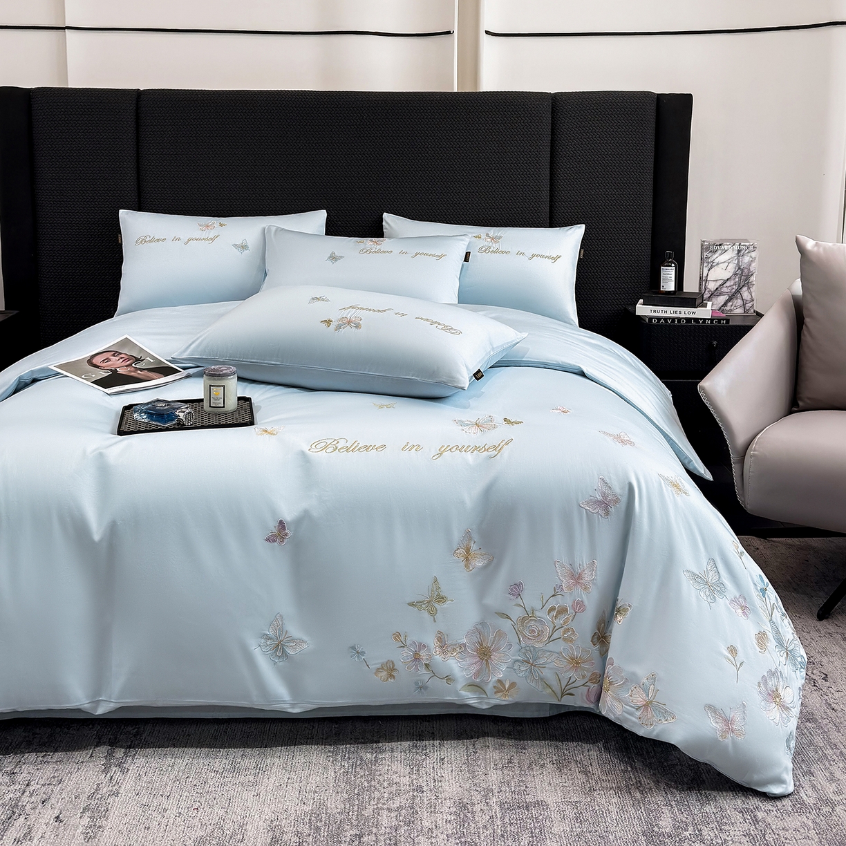 91家纺网 家纺一手货源 找家纺 莱势 2026新品100支纯棉全棉50x50s贡缎长绒棉刺绣绣花四件套高端礼盒-蝴蝶泉边 蝴蝶泉边-天空蓝