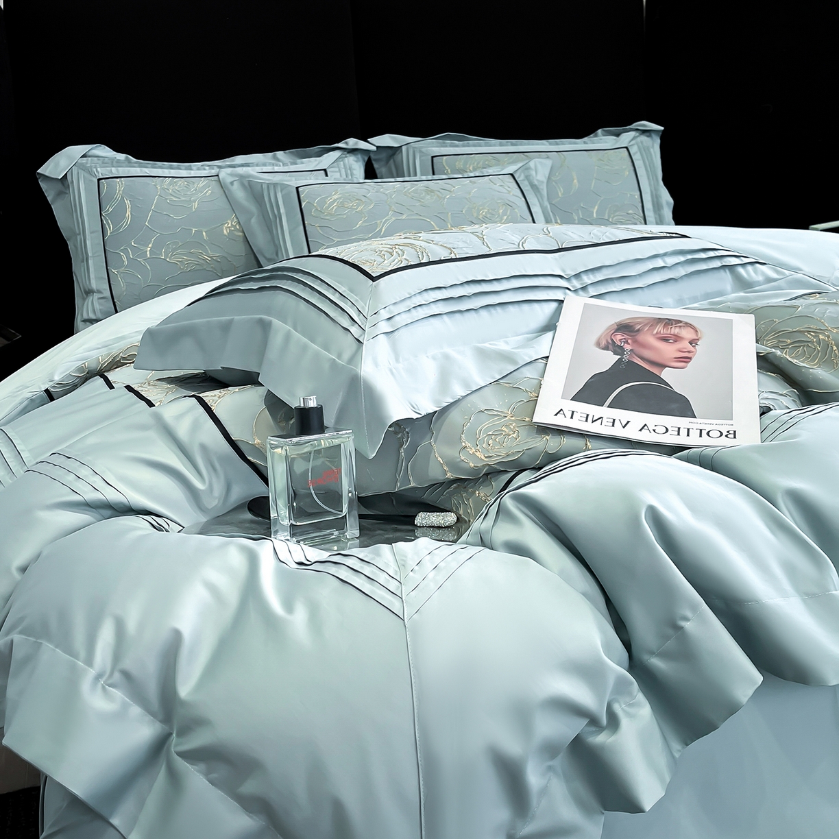 91家纺网 家纺一手货源 找家纺 置顶家纺 2026新款亲肤棉玫瑰刺绣提花卡罗拉系列四件套 卡罗拉-天空蓝