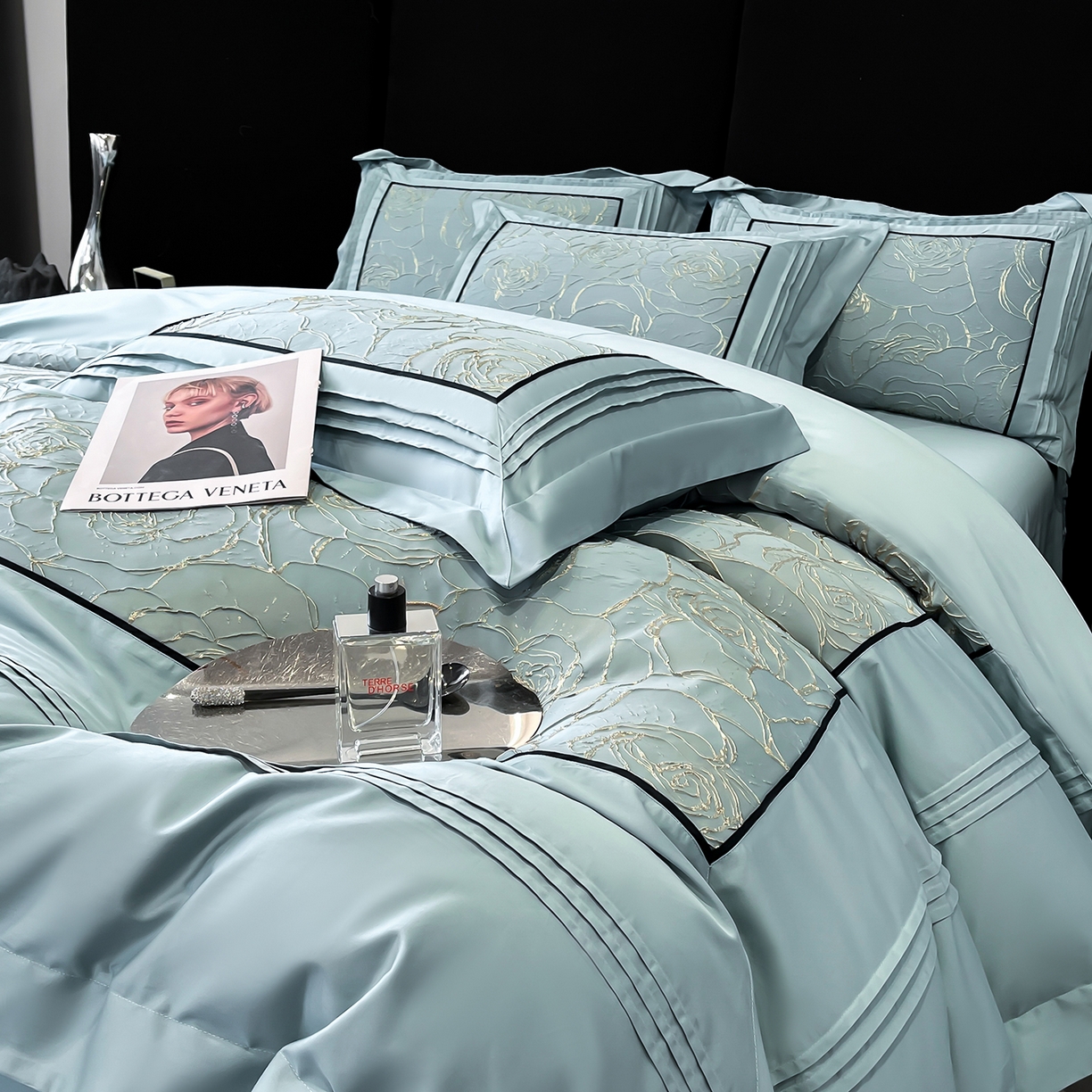 91家纺网 家纺一手货源 找家纺 置顶家纺 2026新款亲肤棉玫瑰刺绣提花卡罗拉系列四件套 卡罗拉-天空蓝