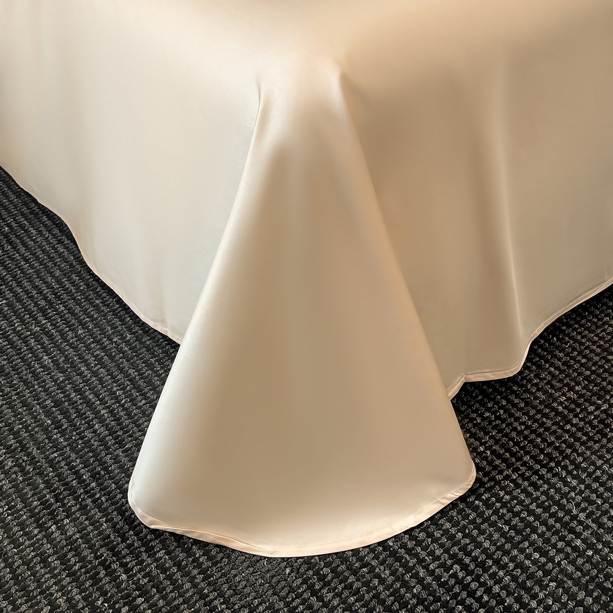 91家纺网 家纺一手货源 找家纺 置顶家纺 2026新款亲肤棉玫瑰刺绣提花卡罗拉系列四件套 卡罗拉-浅香槟