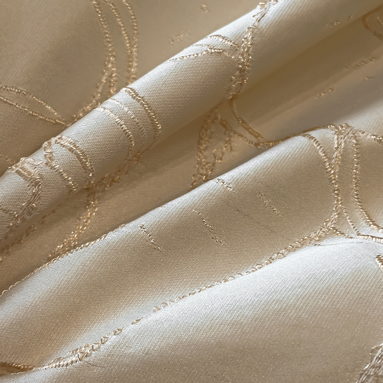 91家纺网 家纺一手货源 找家纺 置顶家纺 2026新款亲肤棉玫瑰刺绣提花卡罗拉系列四件套 卡罗拉-浅香槟