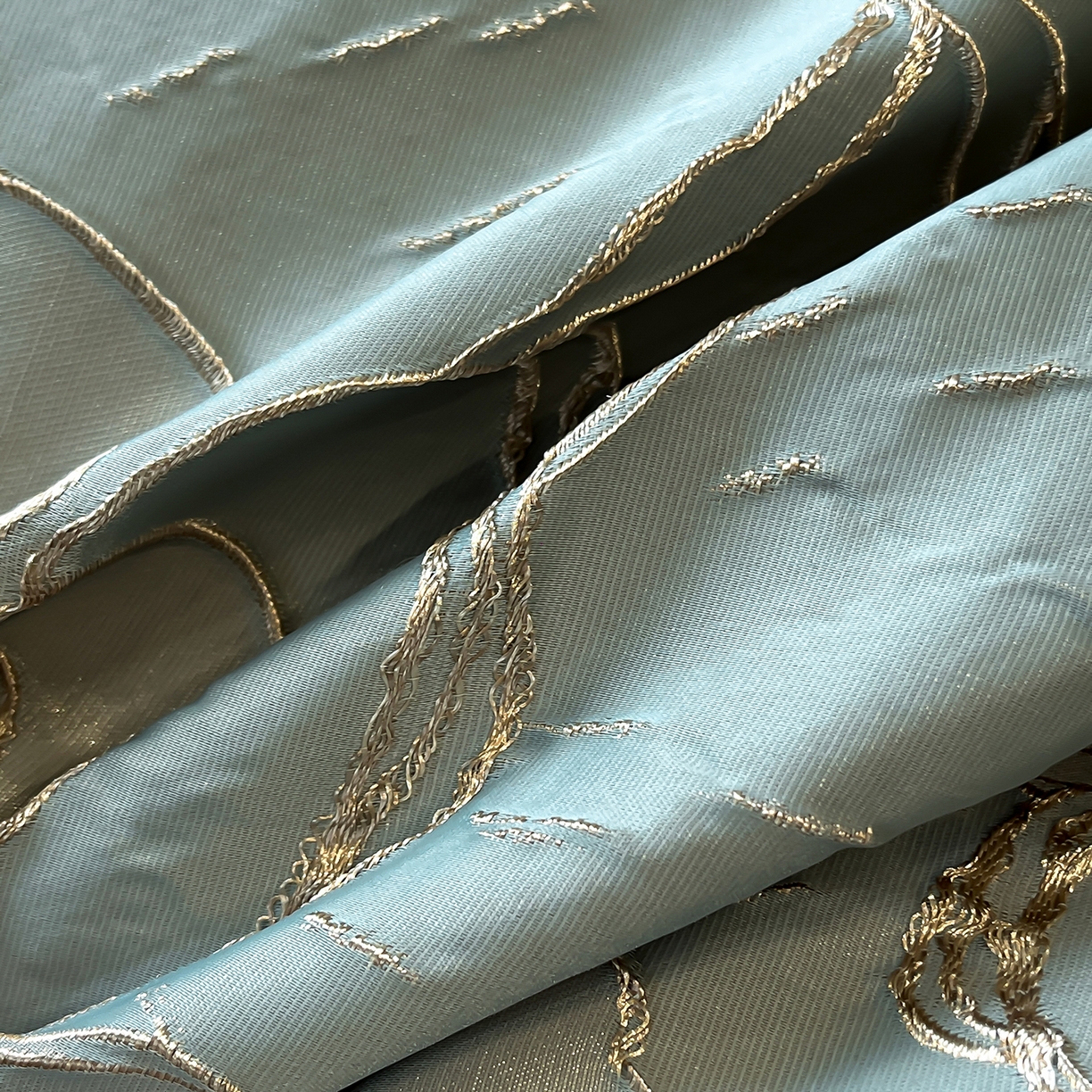 91家纺网 家纺一手货源 找家纺 置顶家纺 2026新款亲肤棉玫瑰刺绣提花卡罗拉系列四件套 卡罗拉-天空蓝