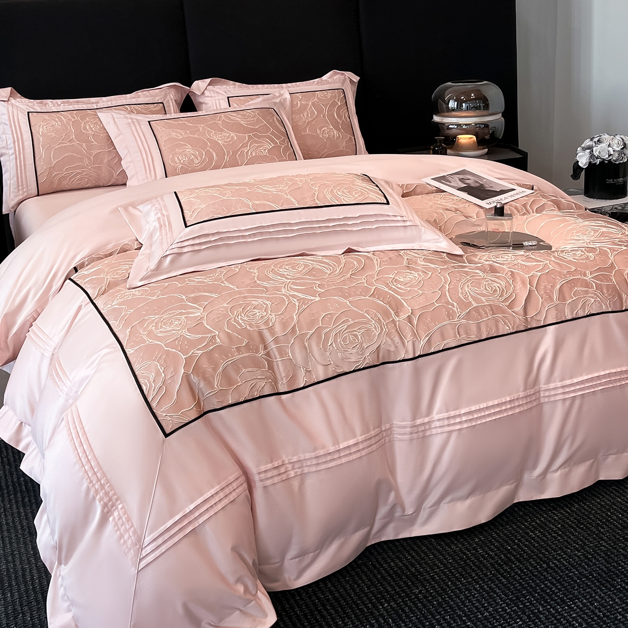 91家纺网 家纺一手货源 找家纺 置顶家纺 2026新款亲肤棉玫瑰刺绣提花卡罗拉系列四件套 卡罗拉-魅粉