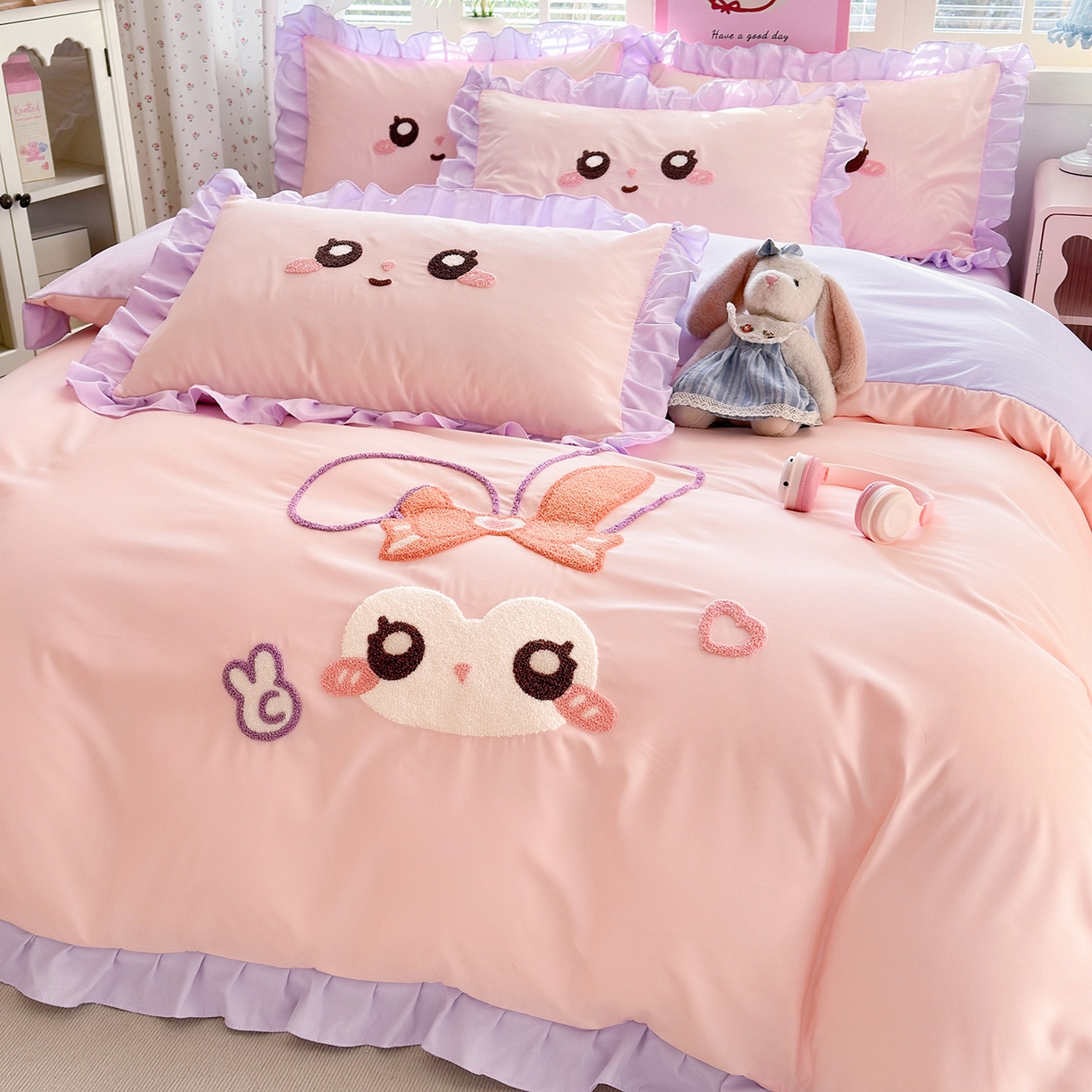 91家纺网 家纺一手货源 找家纺 （总）易禾家纺 2026新款韩版卡通可爱风水洗棉毛巾绣四件套系列（专版花型）