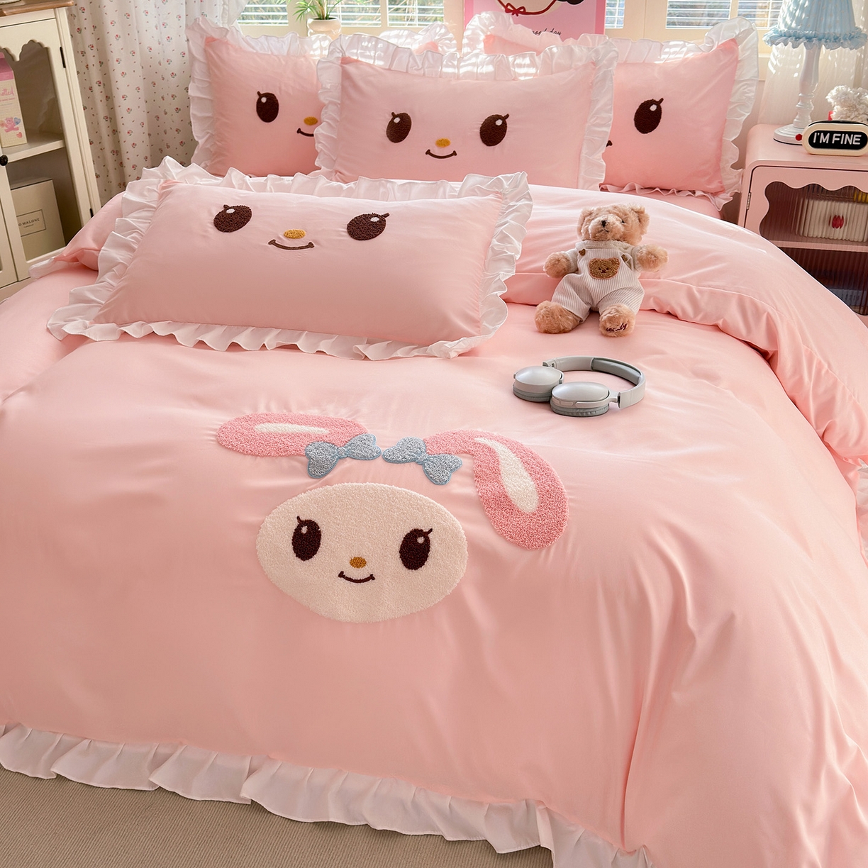 易禾家纺 2026新款韩版卡通可爱风水洗棉毛巾绣四件套系列（专版花型） 小奶狗-浅粉