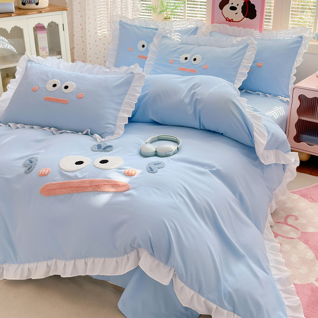 91家纺网 家纺一手货源 找家纺 易禾家纺 2026新款韩版卡通可爱风水洗棉毛巾绣四件套系列（专版花型） 大嘴鱼-浅蓝