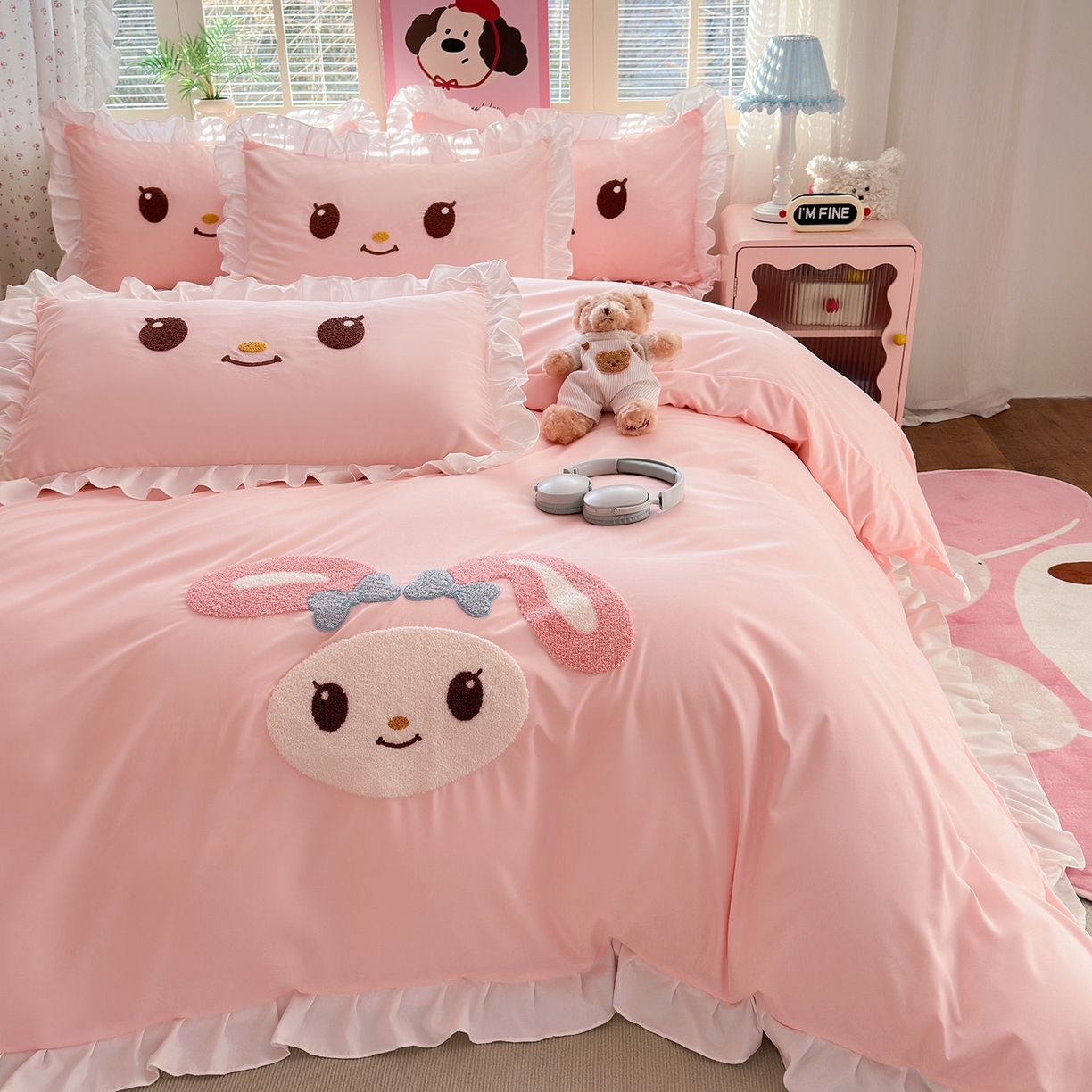 91家纺网 家纺一手货源 找家纺 易禾家纺 2026新款韩版卡通可爱风水洗棉毛巾绣四件套系列（专版花型） 小奶狗-浅粉