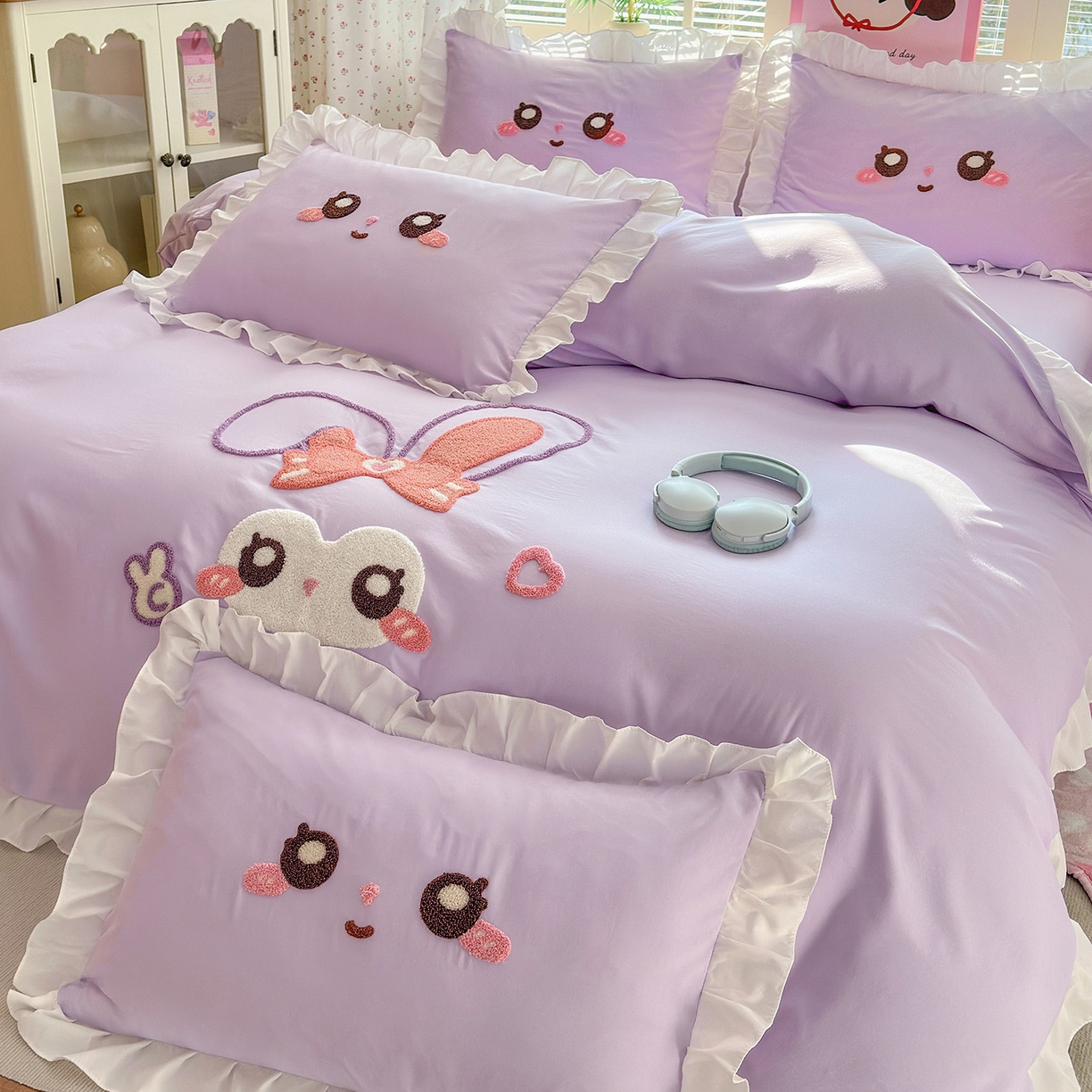 91家纺网 家纺一手货源 找家纺 易禾家纺 2026新款韩版卡通可爱风水洗棉毛巾绣四件套系列（专版花型） 大耳兔-浅紫