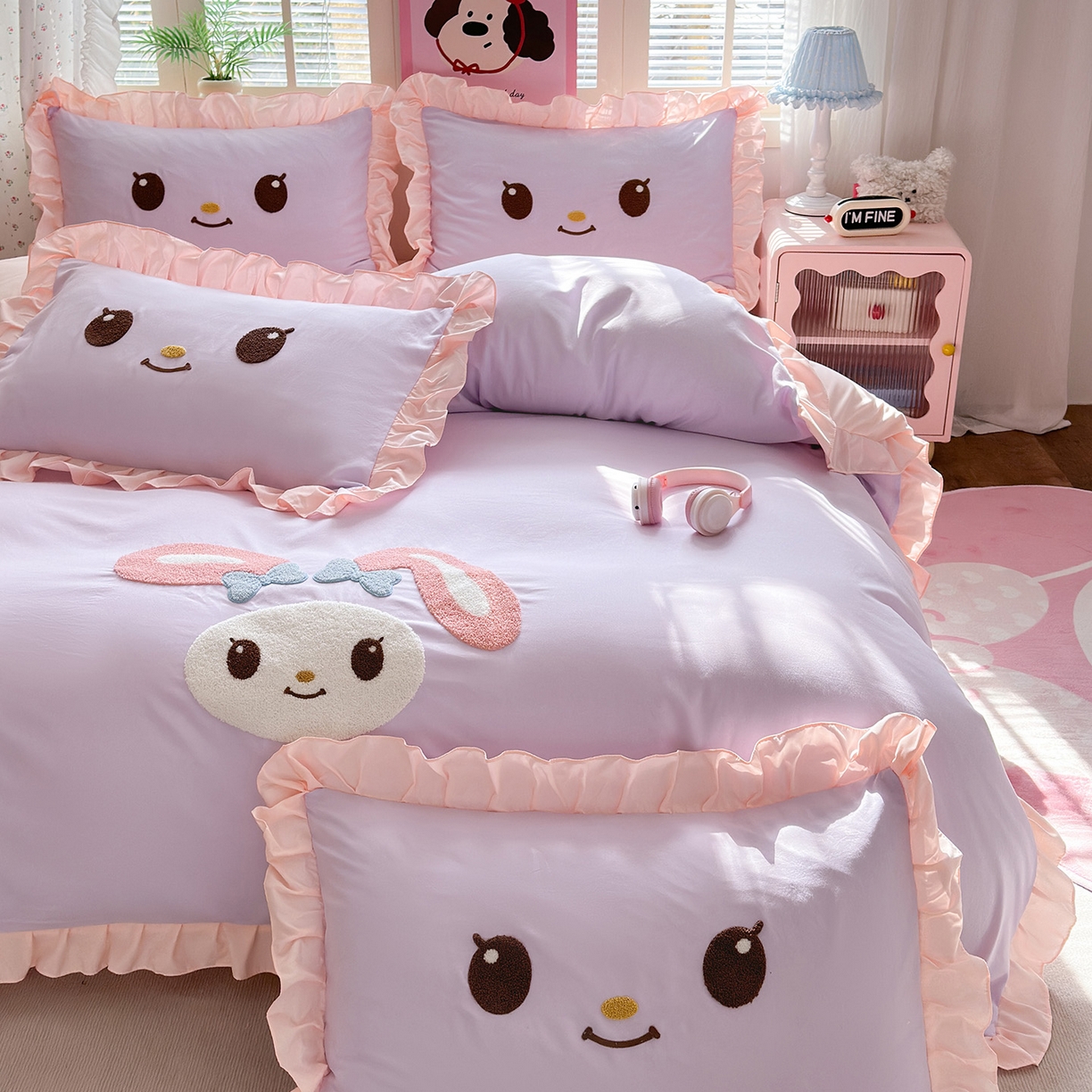 91家纺网 家纺一手货源 找家纺 易禾家纺 2026新款韩版卡通可爱风水洗棉毛巾绣四件套系列（专版花型） 小奶狗-紫粉