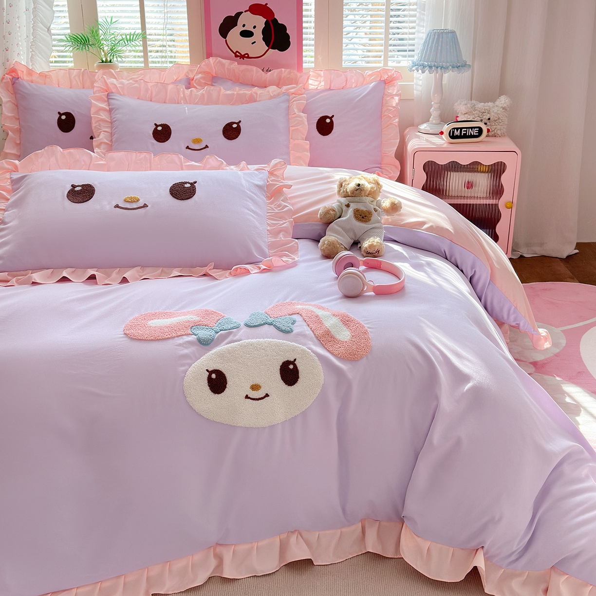 91家纺网 家纺一手货源 找家纺 易禾家纺 2026新款韩版卡通可爱风水洗棉毛巾绣四件套系列（专版花型） 小奶狗-紫粉