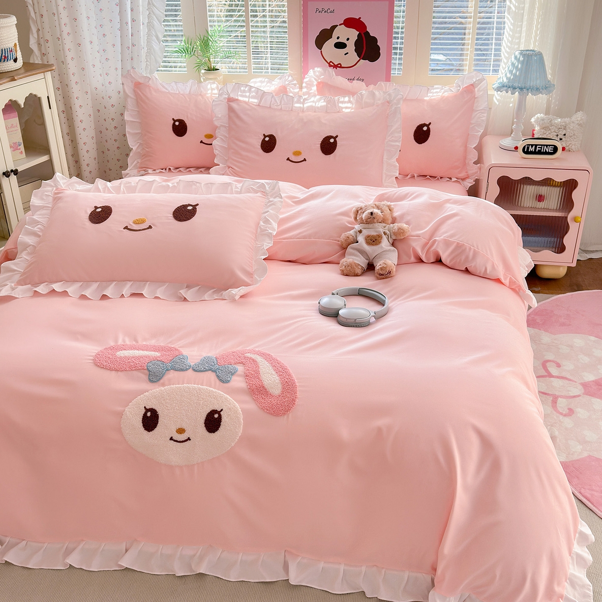 91家纺网 家纺一手货源 找家纺 易禾家纺 2026新款韩版卡通可爱风水洗棉毛巾绣四件套系列（专版花型） 小奶狗-浅粉