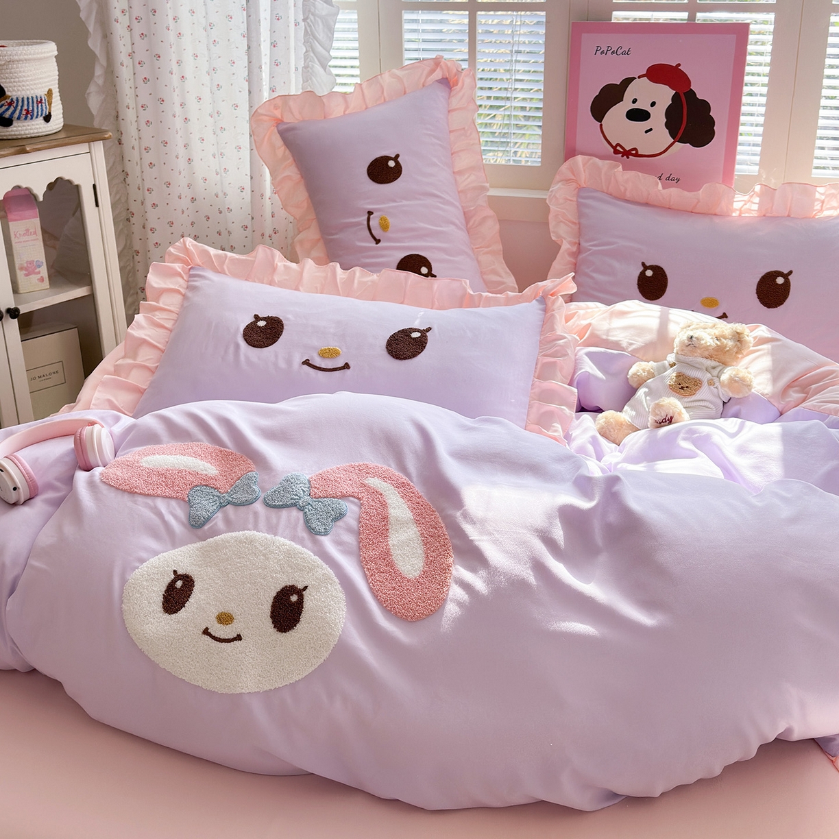 91家纺网 家纺一手货源 找家纺 易禾家纺 2026新款韩版卡通可爱风水洗棉毛巾绣四件套系列（专版花型） 小奶狗-紫粉