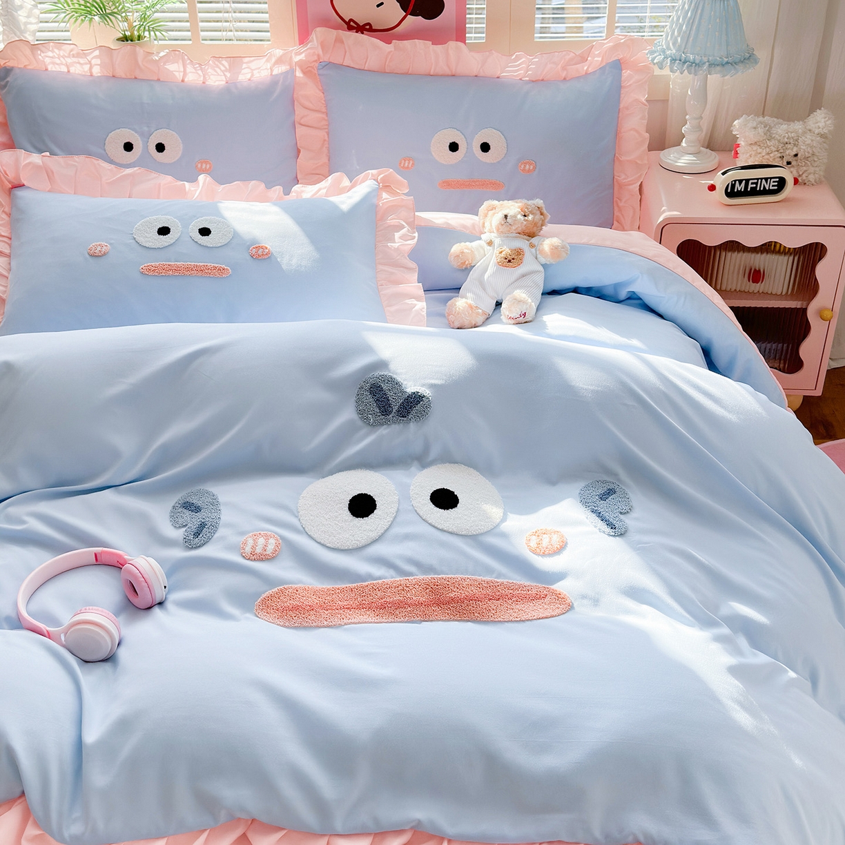 91家纺网 家纺一手货源 找家纺 易禾家纺 2026新款韩版卡通可爱风水洗棉毛巾绣四件套系列（专版花型） 大嘴鱼-蓝粉