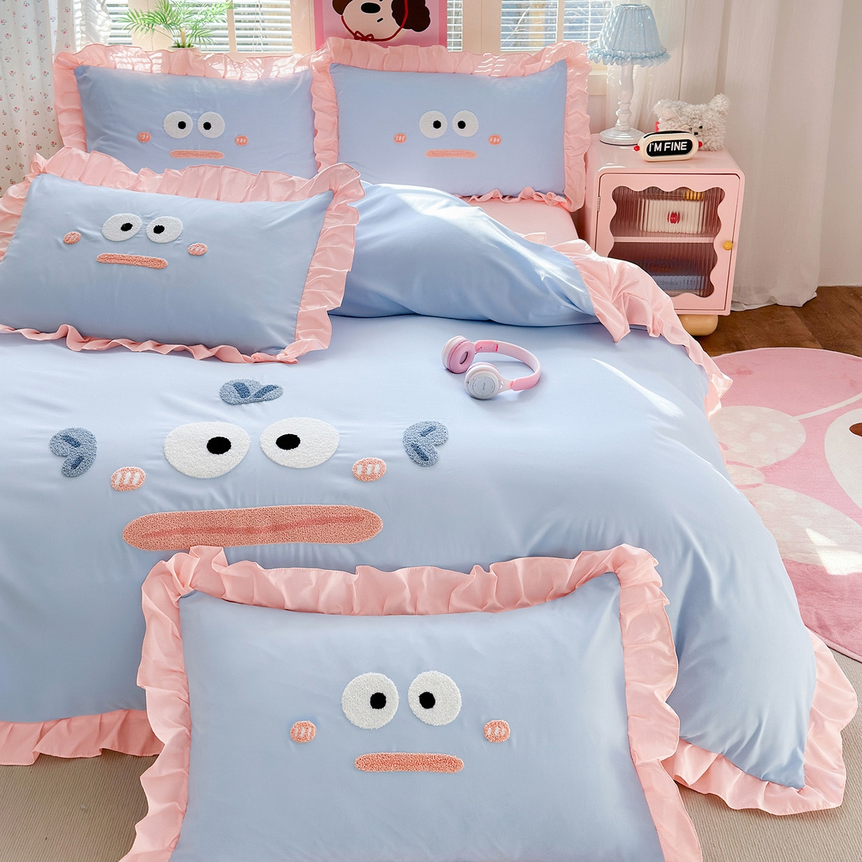 91家纺网 家纺一手货源 找家纺 易禾家纺 2026新款韩版卡通可爱风水洗棉毛巾绣四件套系列（专版花型） 大嘴鱼-蓝粉