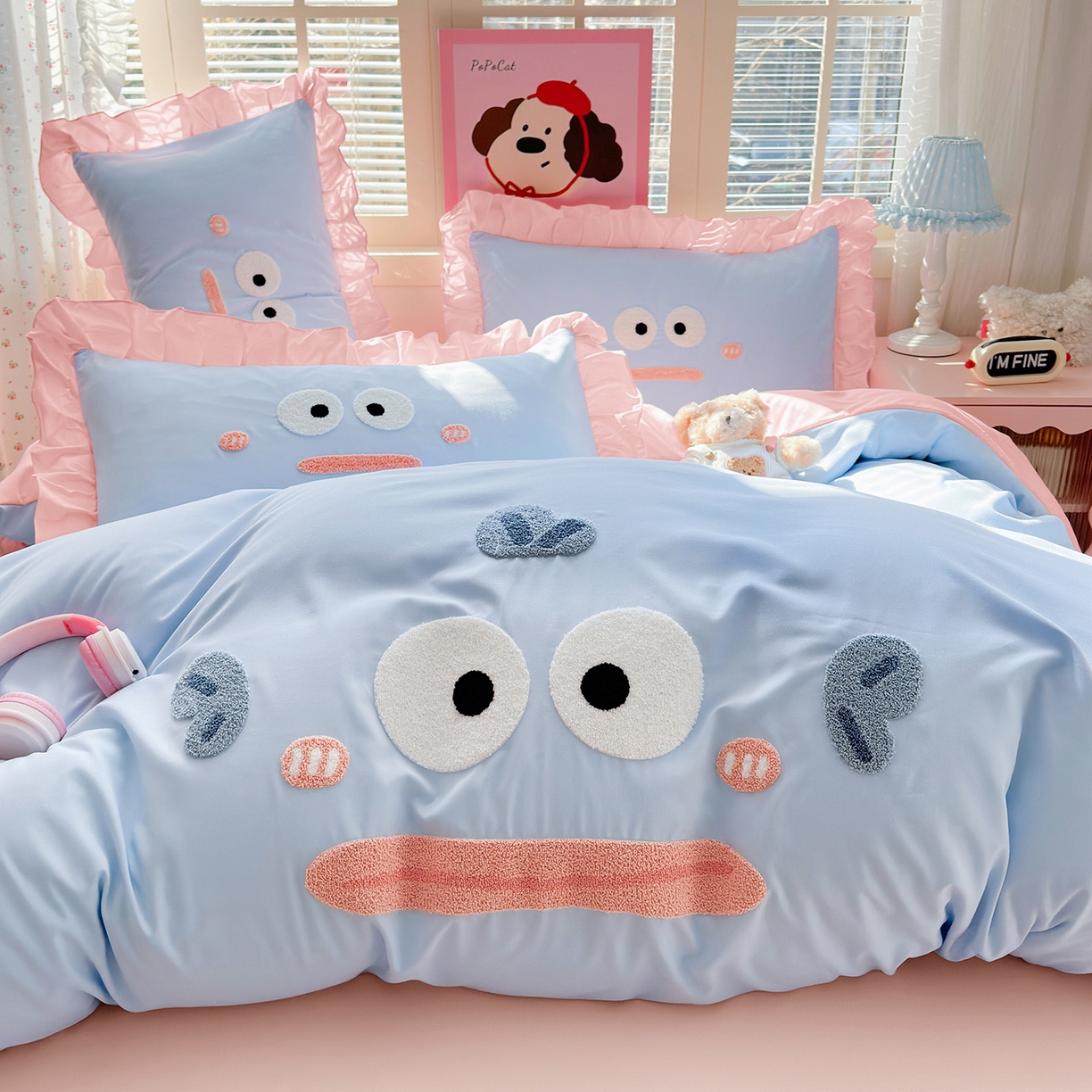 91家纺网 家纺一手货源 找家纺 易禾家纺 2026新款韩版卡通可爱风水洗棉毛巾绣四件套系列（专版花型） 大嘴鱼-蓝粉