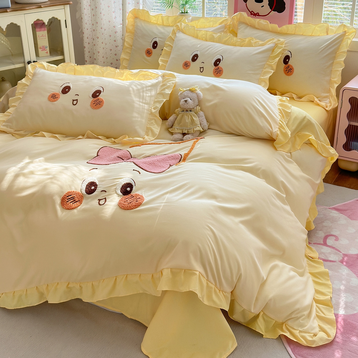 91家纺网 家纺一手货源 找家纺 易禾家纺 2026新款韩版卡通可爱风水洗棉毛巾绣四件套系列（专版花型） 星空梦-杏黄