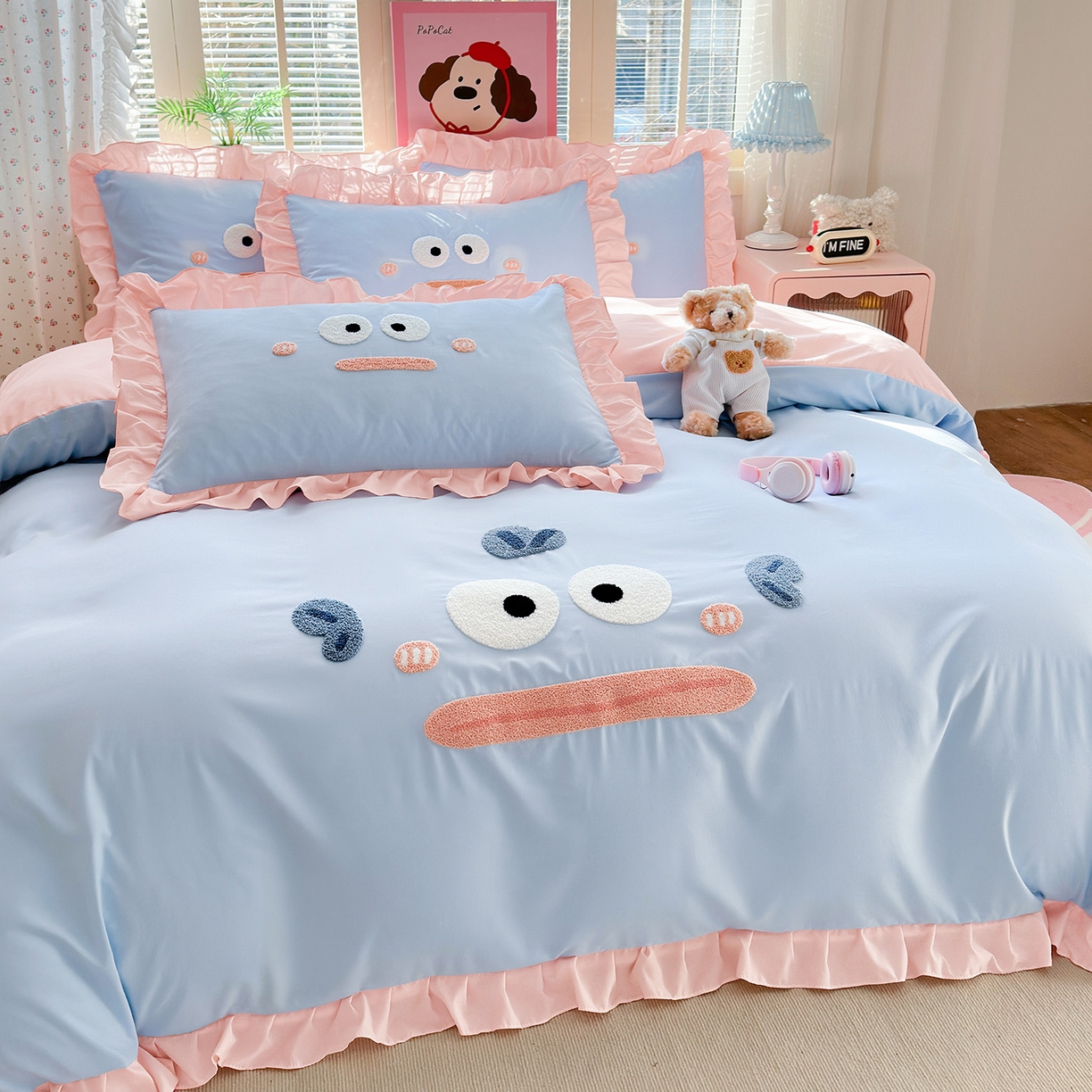 91家纺网 家纺一手货源 找家纺 易禾家纺 2026新款韩版卡通可爱风水洗棉毛巾绣四件套系列（专版花型） 大嘴鱼-蓝粉