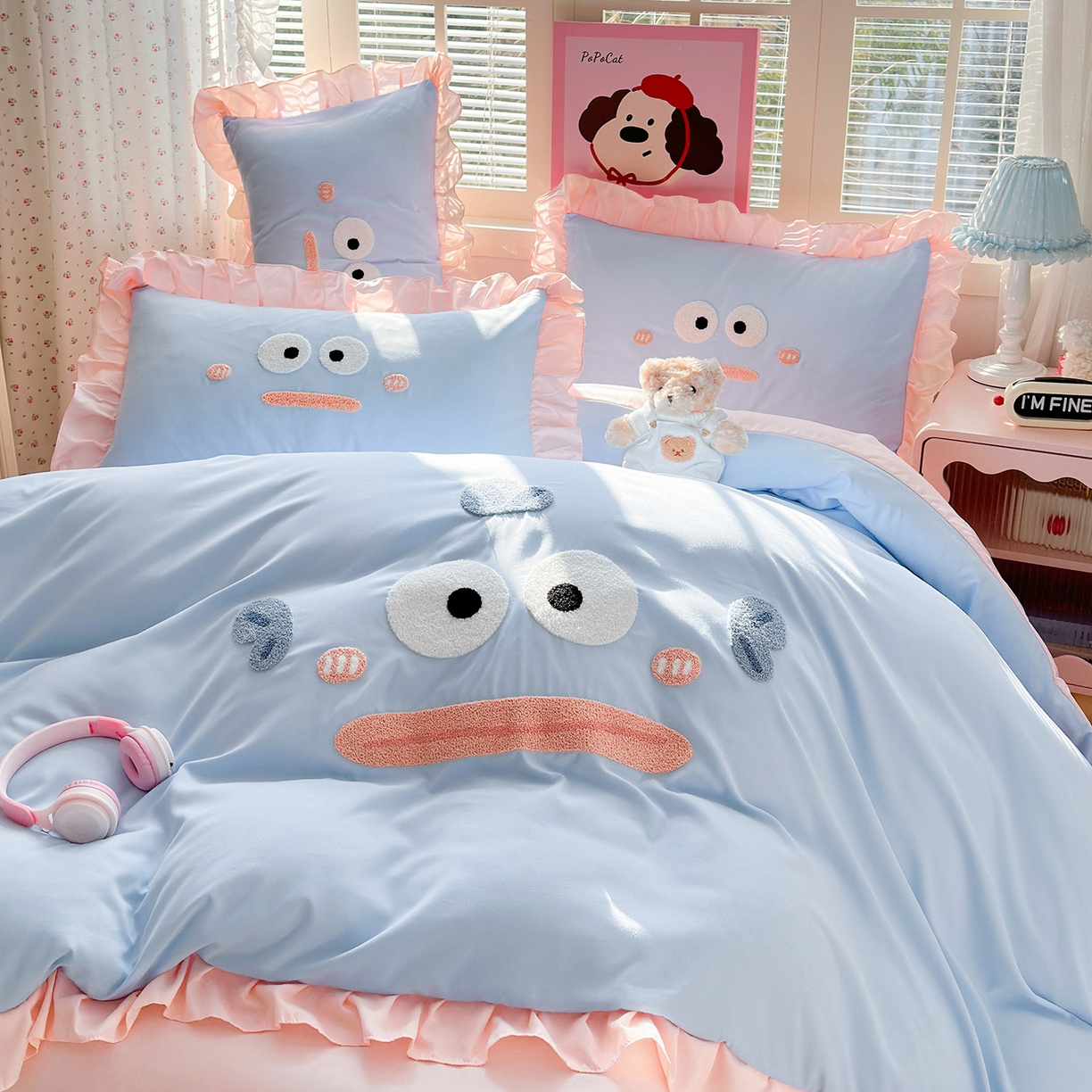 91家纺网 家纺一手货源 找家纺 易禾家纺 2026新款韩版卡通可爱风水洗棉毛巾绣四件套系列（专版花型） 大嘴鱼-蓝粉