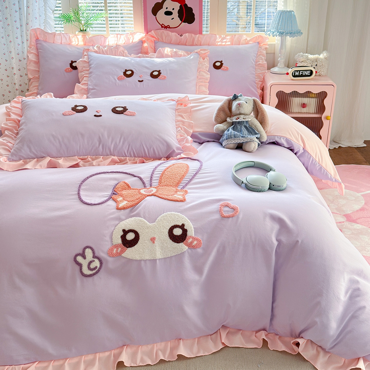 91家纺网 家纺一手货源 找家纺 易禾家纺 2026新款韩版卡通可爱风水洗棉毛巾绣四件套系列（专版花型） 大耳兔-紫粉