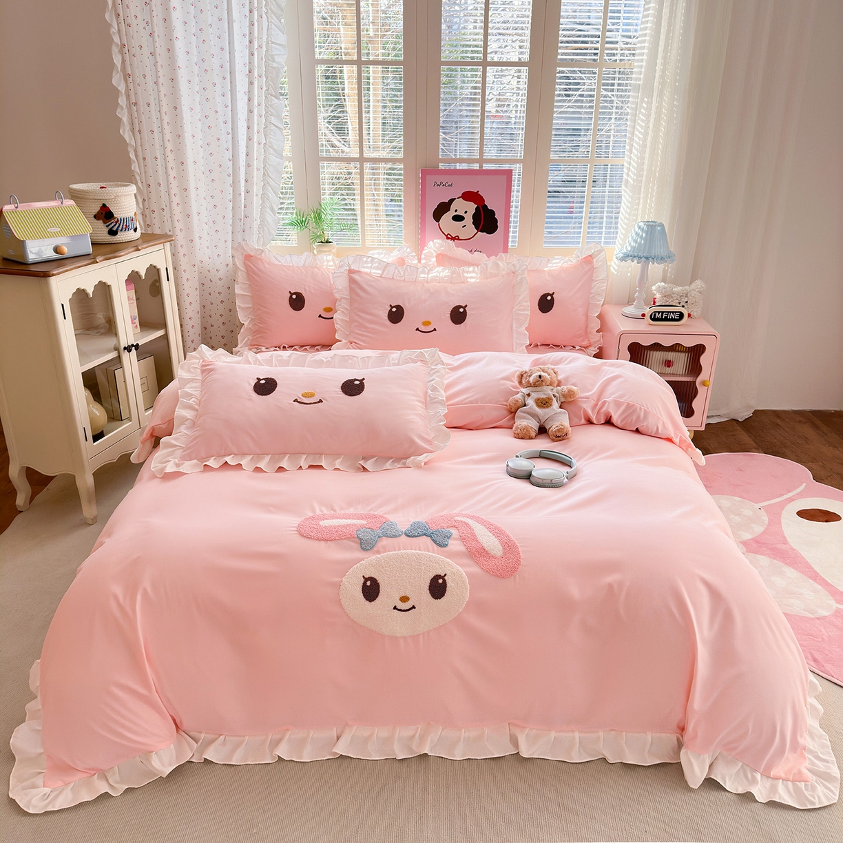 91家纺网 家纺一手货源 找家纺 易禾家纺 2026新款韩版卡通可爱风水洗棉毛巾绣四件套系列（专版花型） 小奶狗-浅粉