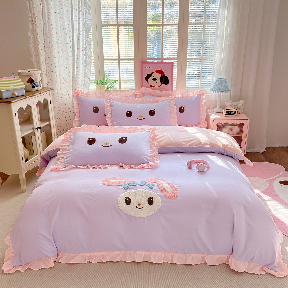 91家纺网 家纺一手货源 找家纺 易禾家纺 2026新款韩版卡通可爱风水洗棉毛巾绣四件套系列（专版花型） 小奶狗-紫粉