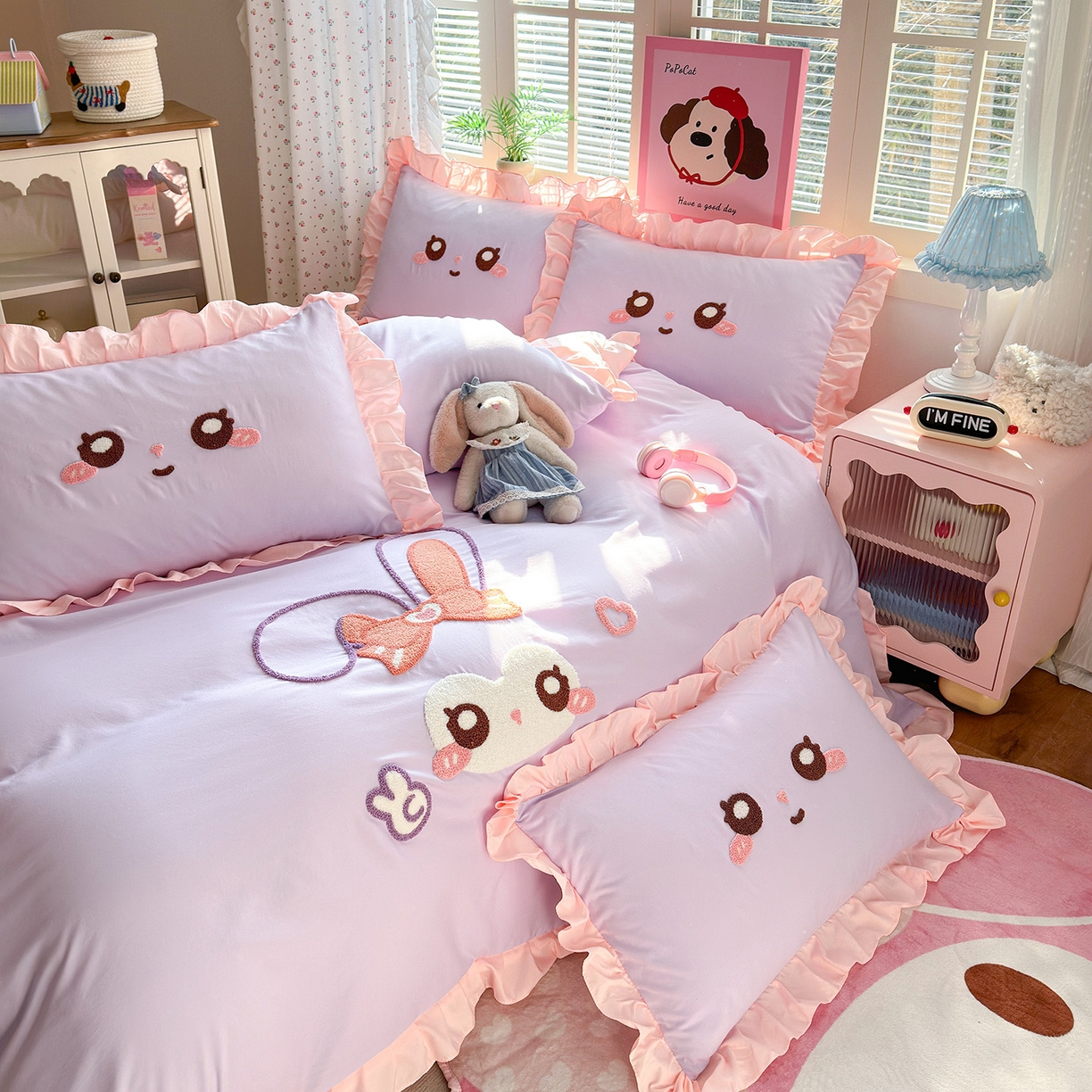 91家纺网 家纺一手货源 找家纺 易禾家纺 2026新款韩版卡通可爱风水洗棉毛巾绣四件套系列（专版花型） 大耳兔-紫粉