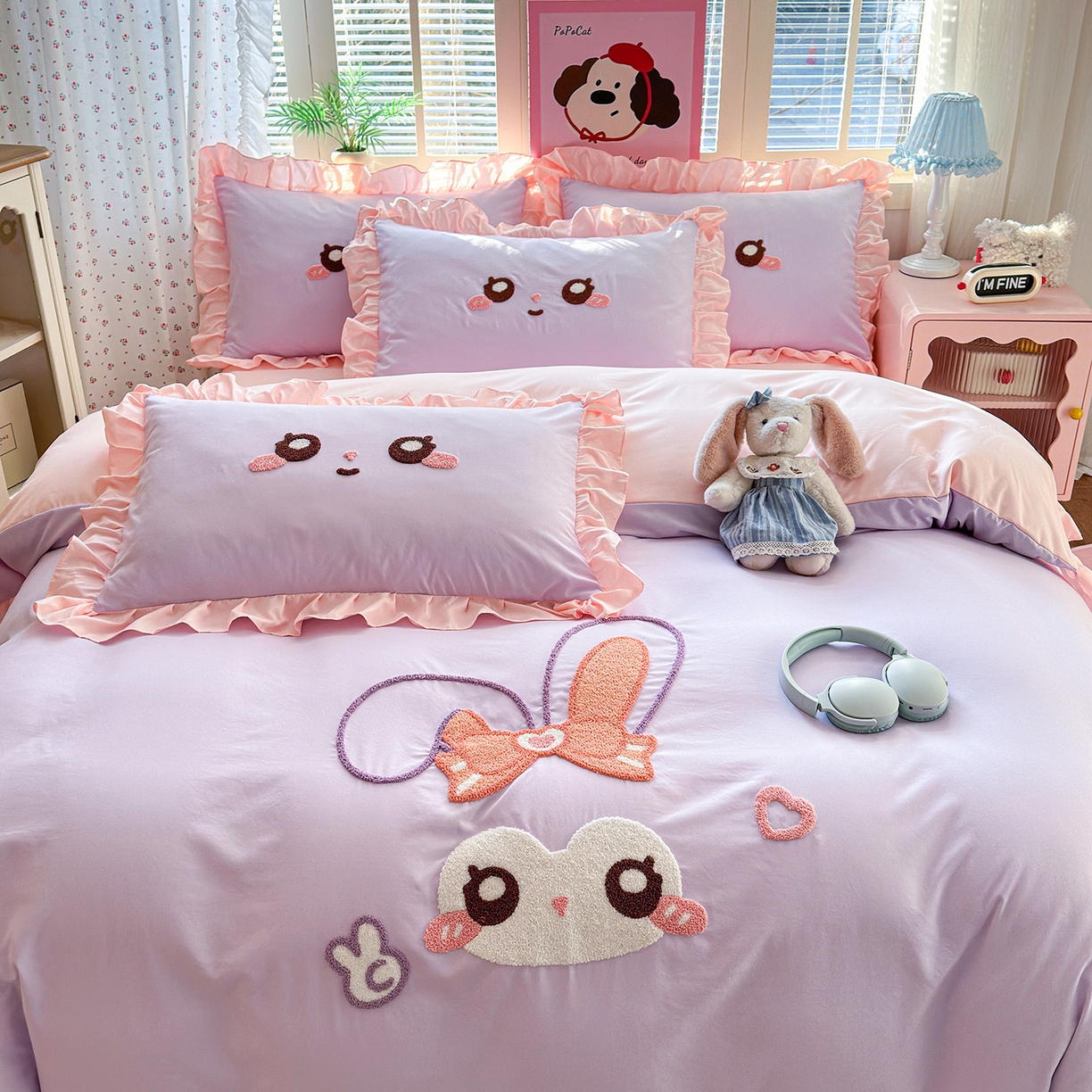 91家纺网 家纺一手货源 找家纺 易禾家纺 2026新款韩版卡通可爱风水洗棉毛巾绣四件套系列（专版花型） 大耳兔-紫粉