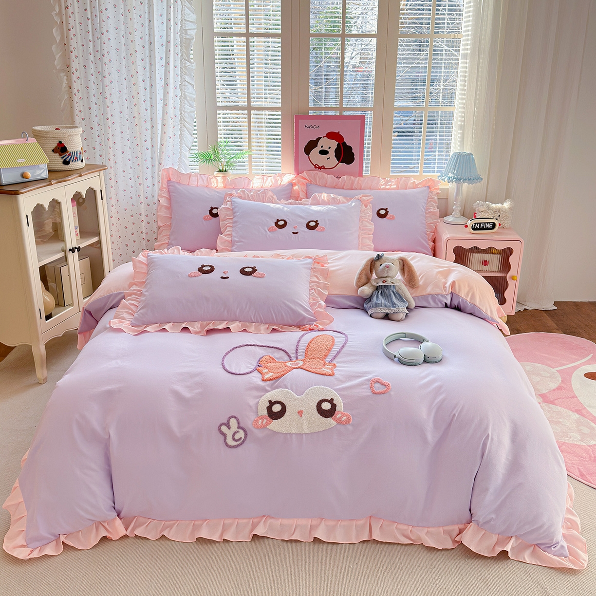 91家纺网 家纺一手货源 找家纺 易禾家纺 2026新款韩版卡通可爱风水洗棉毛巾绣四件套系列（专版花型） 大耳兔-紫粉