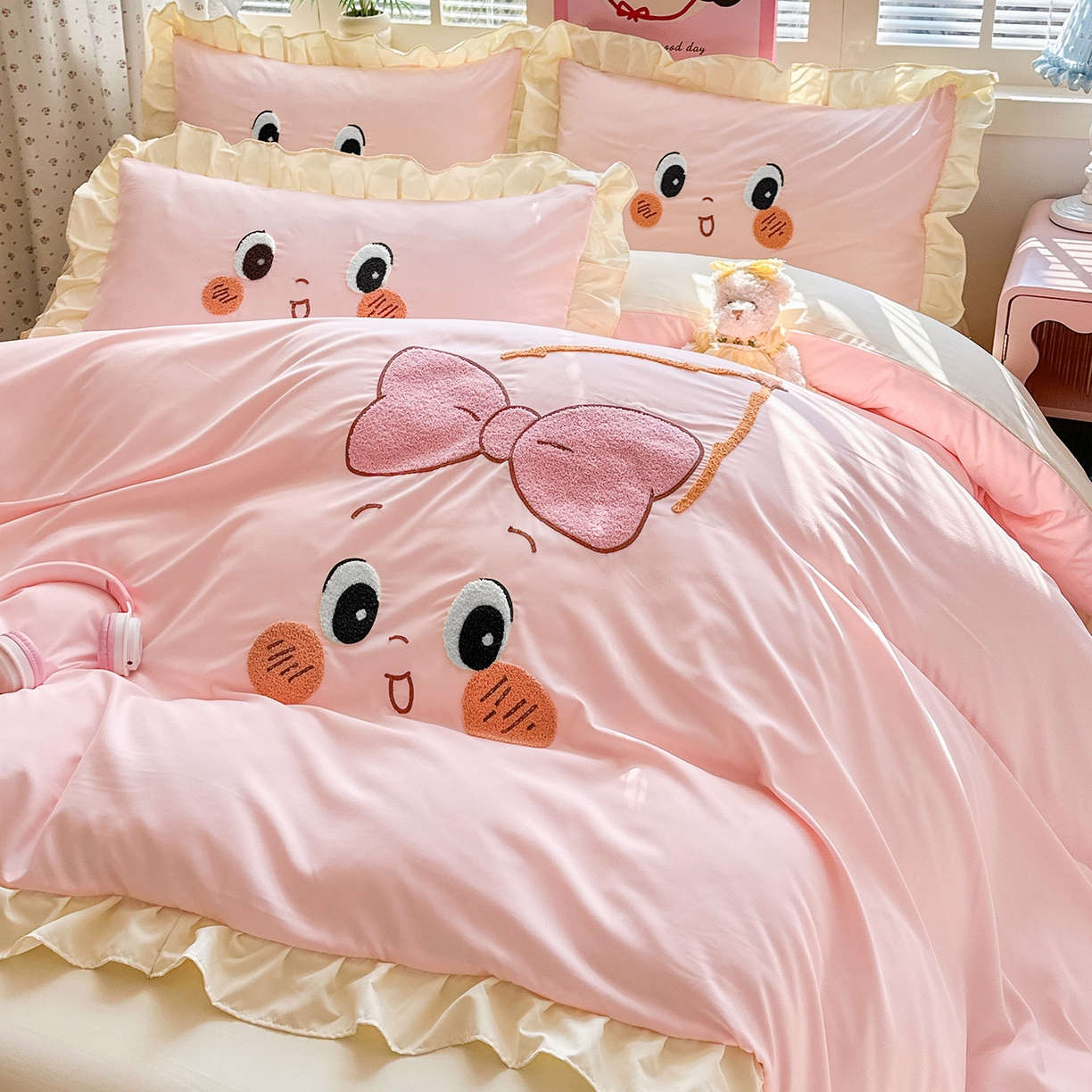 91家纺网 家纺一手货源 找家纺 易禾家纺 2026新款韩版卡通可爱风水洗棉毛巾绣四件套系列（专版花型） 星空梦-粉杏