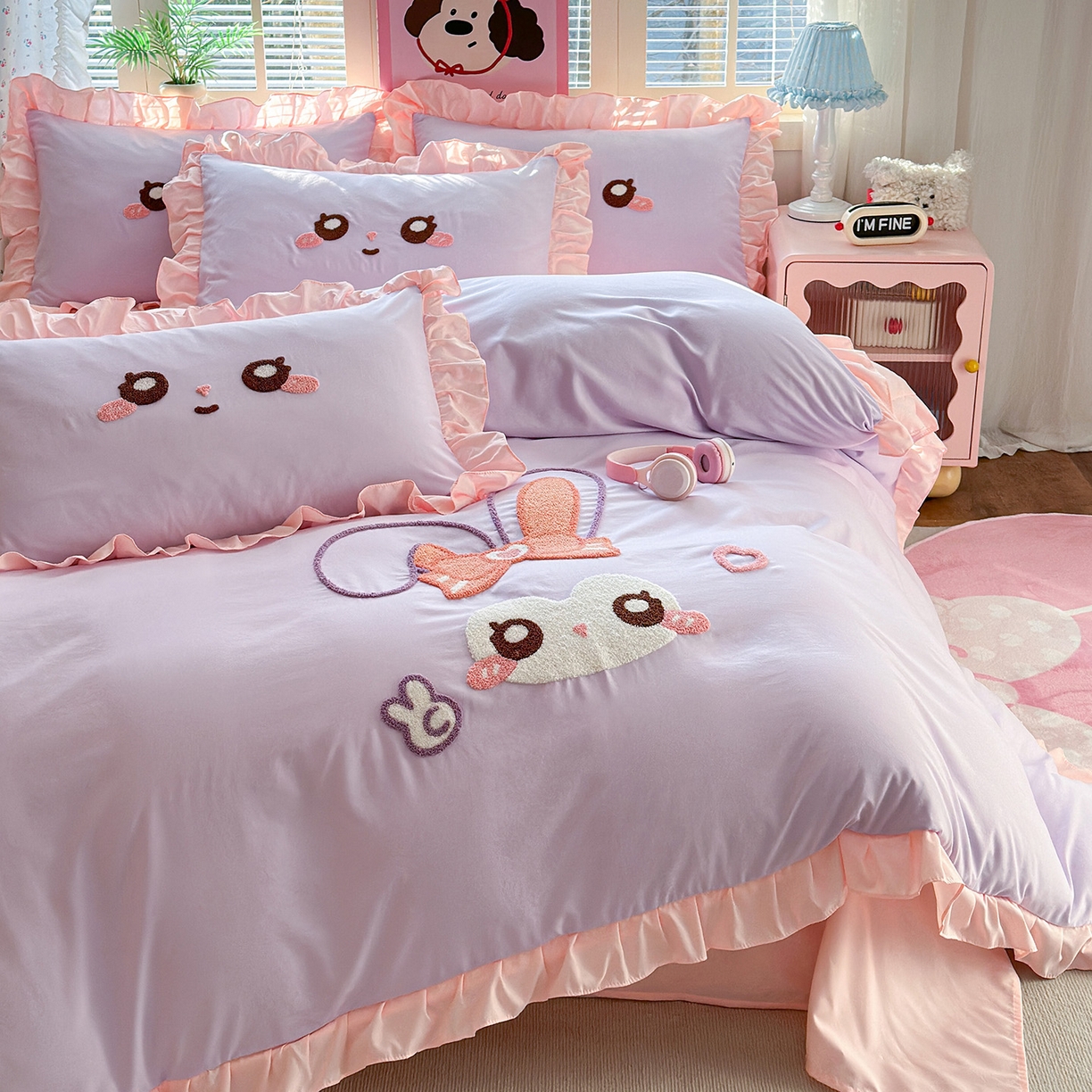 91家纺网 家纺一手货源 找家纺 易禾家纺 2026新款韩版卡通可爱风水洗棉毛巾绣四件套系列（专版花型） 大耳兔-紫粉