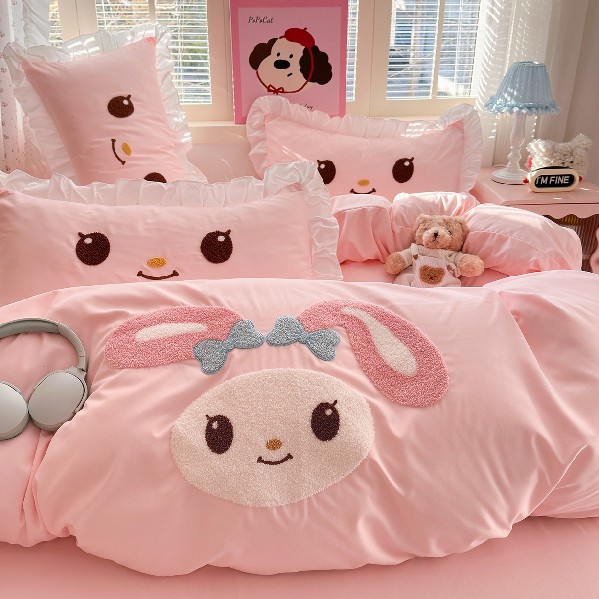 91家纺网 家纺一手货源 找家纺 易禾家纺 2026新款韩版卡通可爱风水洗棉毛巾绣四件套系列（专版花型） 小奶狗-浅粉