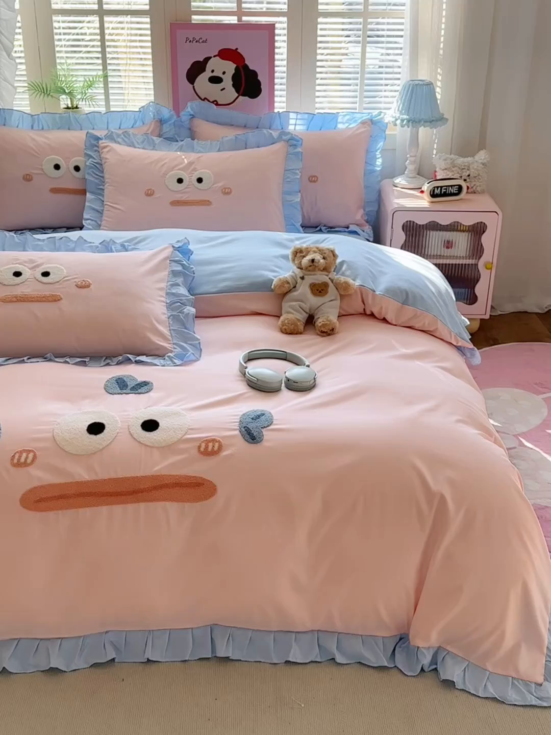 91家纺网 家纺一手货源 找家纺 易禾家纺 2026新款韩版卡通可爱风水洗棉毛巾绣四件套系列（专版花型） 大嘴鱼-粉蓝