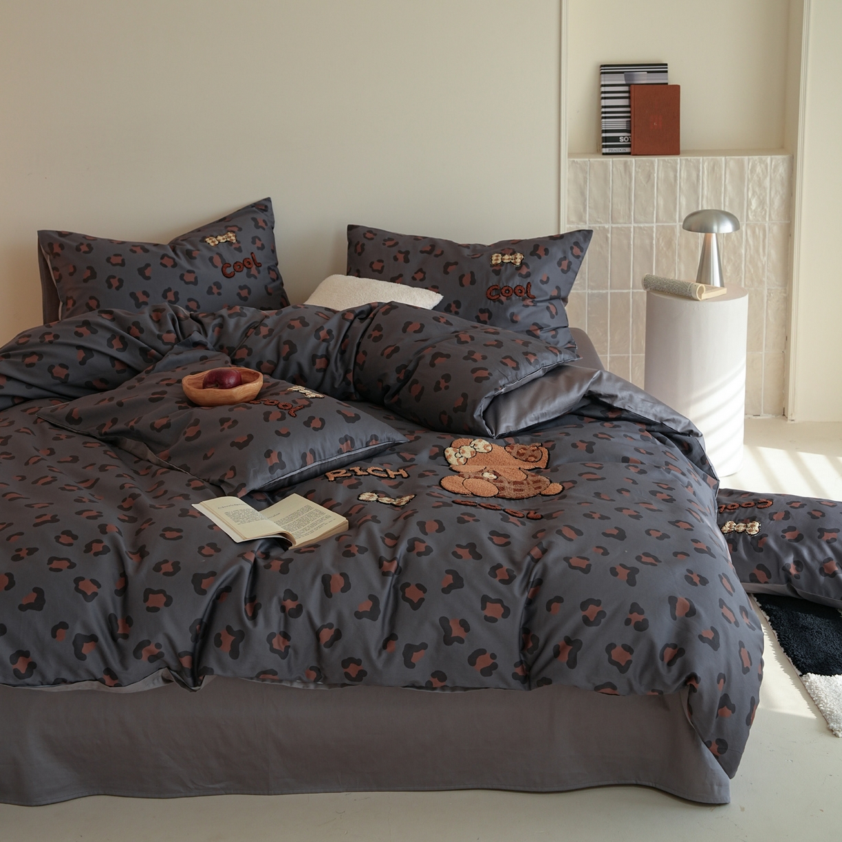 91家纺网 家纺一手货源 找家纺 （总）雅居纺家纺 2026新款50长绒棉豹纹绣花四件套