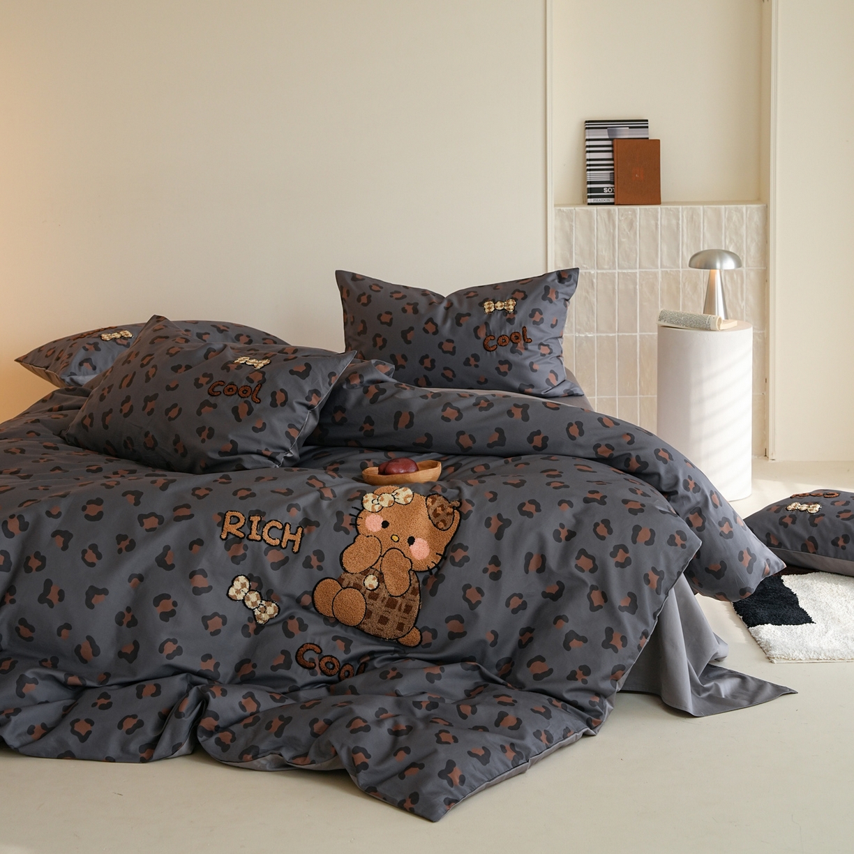 91家纺网 家纺一手货源 找家纺 （总）雅居纺家纺 2026新款50长绒棉豹纹绣花四件套