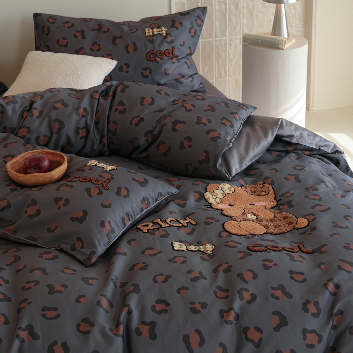 91家纺网 家纺一手货源 找家纺 （总）雅居纺家纺 2026新款50长绒棉豹纹绣花四件套