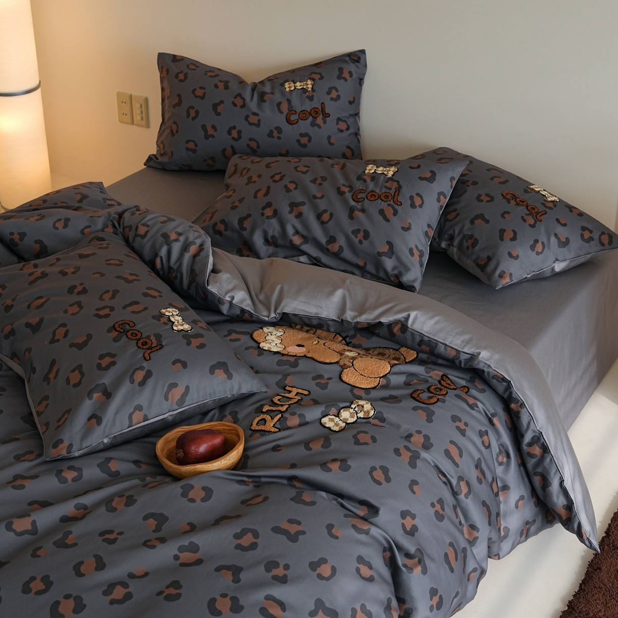 91家纺网 家纺一手货源 找家纺 （总）雅居纺家纺 2026新款50长绒棉豹纹绣花四件套