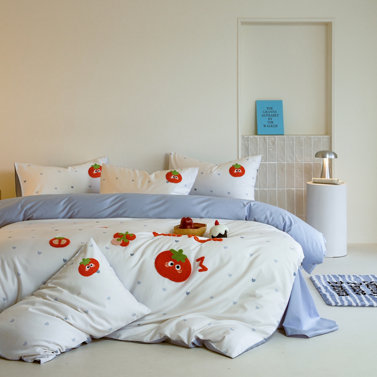 91家纺网 家纺一手货源 找家纺 雅居纺家纺 2026新款50长绒棉满版绣花四件套 爱心西红柿