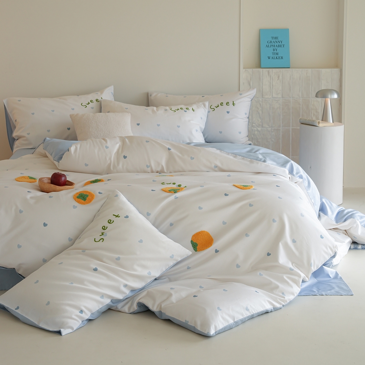 91家纺网 家纺一手货源 找家纺 雅居纺家纺 2026新款50长绒棉满版绣花四件套 爱心柿柿如意