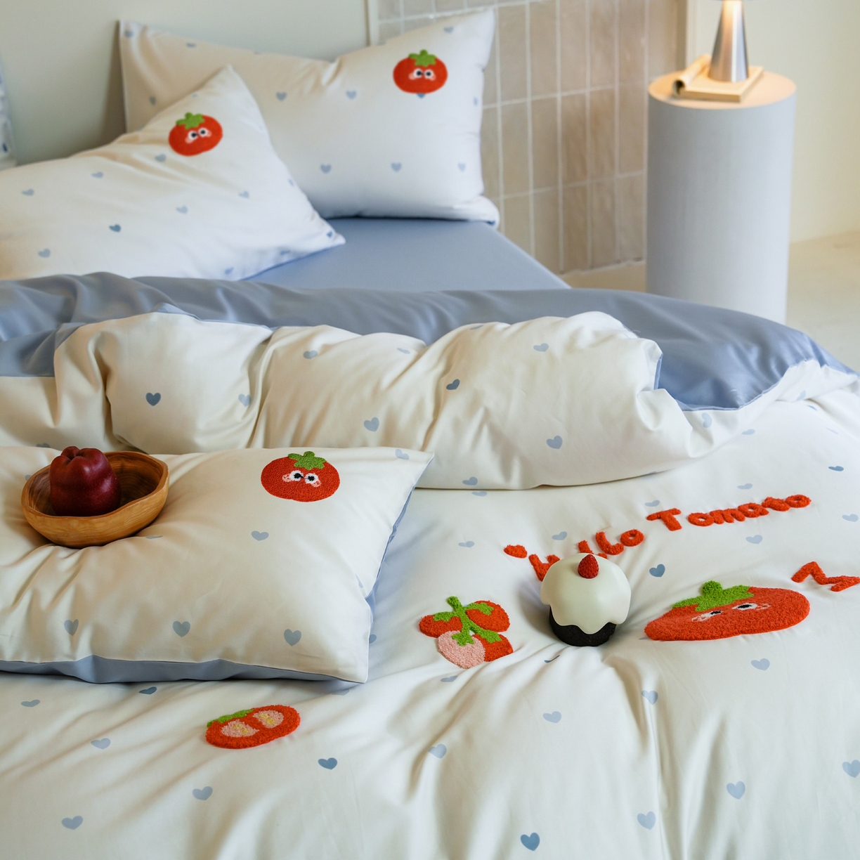 91家纺网 家纺一手货源 找家纺 雅居纺家纺 2026新款50长绒棉满版绣花四件套 爱心西红柿